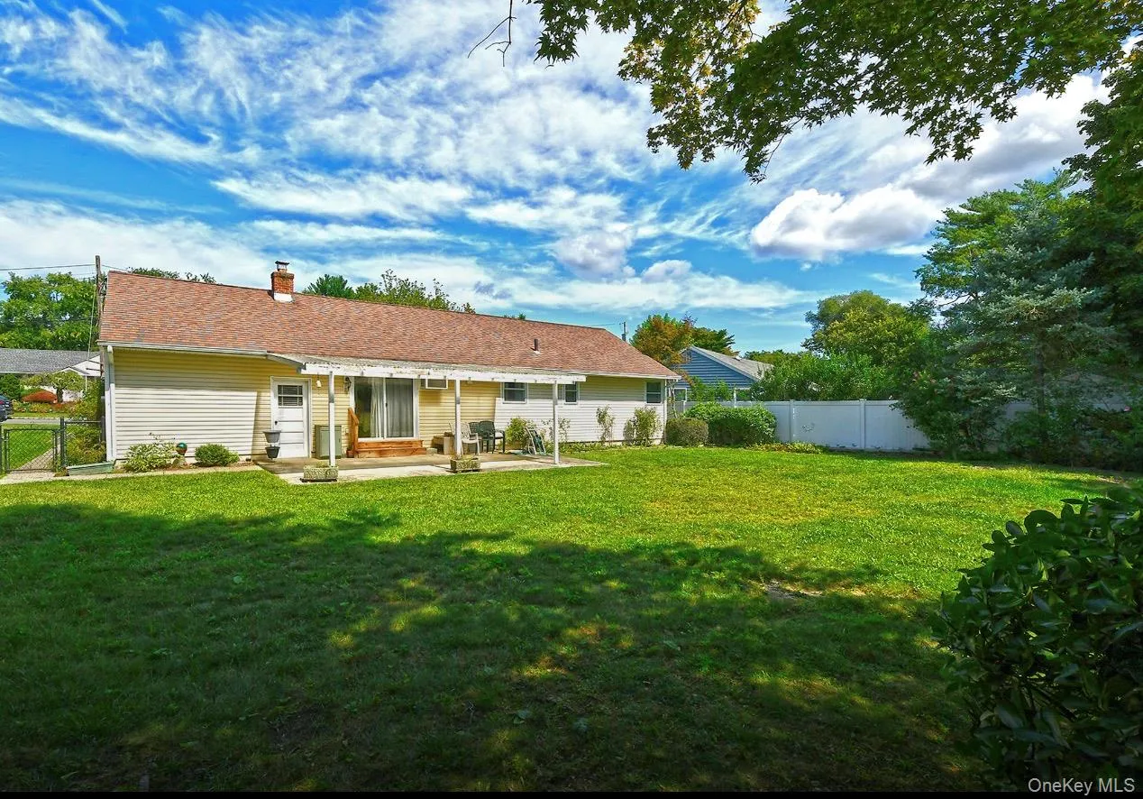 20 Sprucetree Lane, Huntington, NY, 3 Bedrooms Bedrooms, 5 Rooms Rooms,1 BathroomBathrooms,Residential,For Rent,Sprucetree,0,1041196 20 Sprucetree Lane, Huntington, NY, 3 Bedrooms Bedrooms, 5 Rooms Rooms,1 BathroomBathrooms,Residential,For Rent,Sprucetree,0,1041196