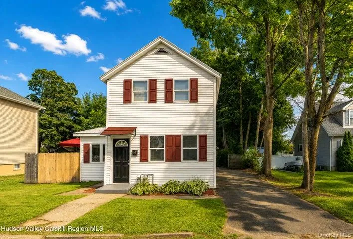 56 Emerick Street, Kingston, NY, 3 Bedrooms Bedrooms, 6 Rooms Rooms,1 BathroomBathrooms,Residential,For Rent,Emerick,0,1041203 56 Emerick Street, Kingston, NY, 3 Bedrooms Bedrooms, 6 Rooms Rooms,1 BathroomBathrooms,Residential,For Rent,Emerick,0,1041203