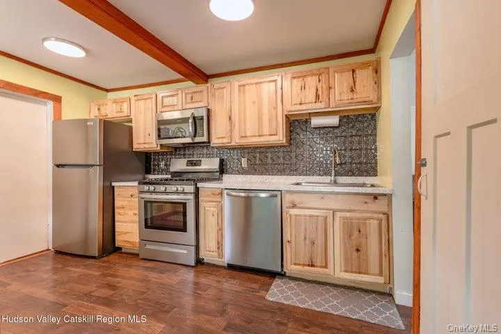 56 Emerick Street, Kingston, NY, 3 Bedrooms Bedrooms, 6 Rooms Rooms,1 BathroomBathrooms,Residential,For Rent,Emerick,0,1041203 56 Emerick Street, Kingston, NY, 3 Bedrooms Bedrooms, 6 Rooms Rooms,1 BathroomBathrooms,Residential,For Rent,Emerick,0,1041203