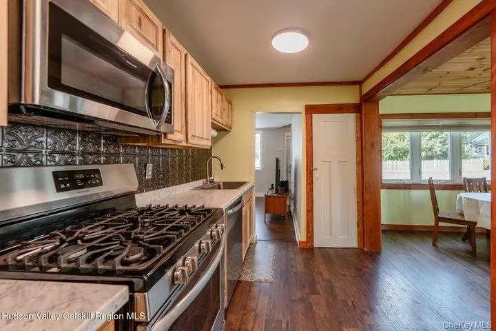 56 Emerick Street, Kingston, NY, 3 Bedrooms Bedrooms, 6 Rooms Rooms,1 BathroomBathrooms,Residential,For Rent,Emerick,0,1041203 56 Emerick Street, Kingston, NY, 3 Bedrooms Bedrooms, 6 Rooms Rooms,1 BathroomBathrooms,Residential,For Rent,Emerick,0,1041203