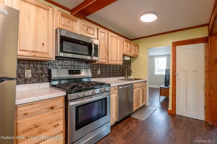 56 Emerick Street, Kingston, NY, 3 Bedrooms Bedrooms, 6 Rooms Rooms,1 BathroomBathrooms,Residential,For Rent,Emerick,0,1041203 56 Emerick Street, Kingston, NY, 3 Bedrooms Bedrooms, 6 Rooms Rooms,1 BathroomBathrooms,Residential,For Rent,Emerick,0,1041203