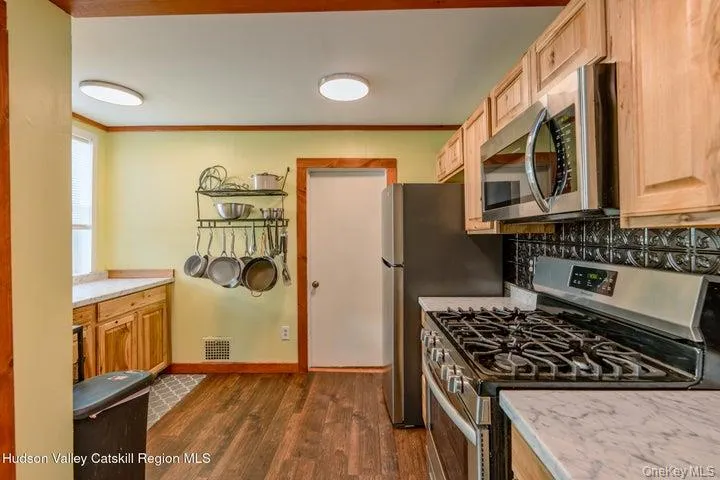 56 Emerick Street, Kingston, NY, 3 Bedrooms Bedrooms, 6 Rooms Rooms,1 BathroomBathrooms,Residential,For Rent,Emerick,0,1041203 56 Emerick Street, Kingston, NY, 3 Bedrooms Bedrooms, 6 Rooms Rooms,1 BathroomBathrooms,Residential,For Rent,Emerick,0,1041203