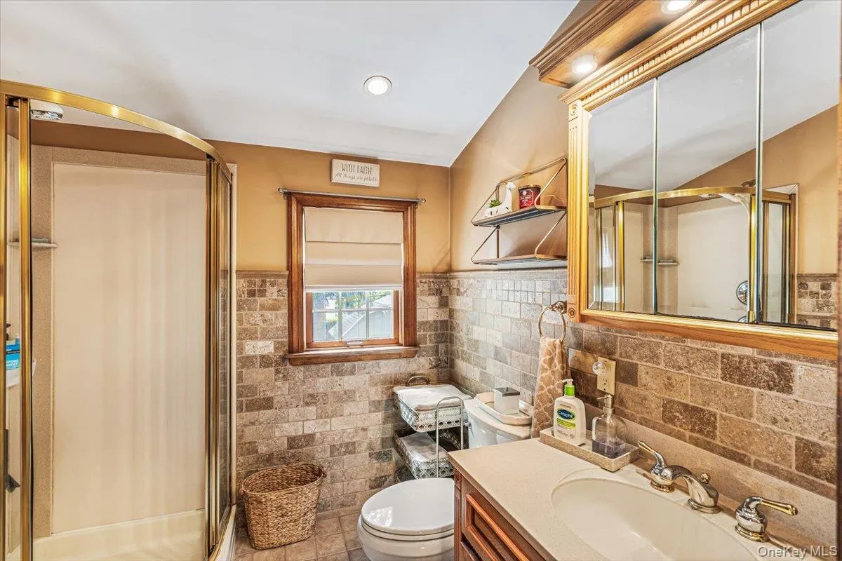 2nd Floor Full Bath 2nd Floor Full Bath
