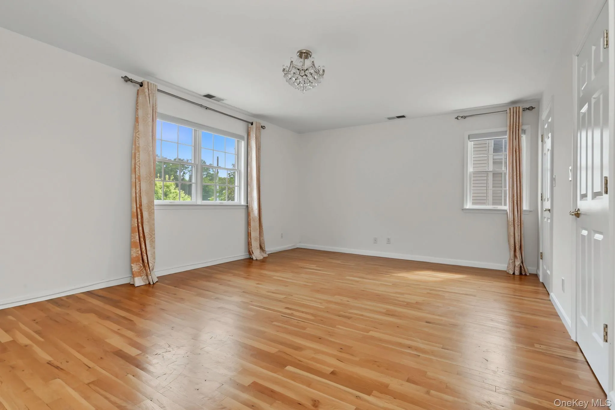 120 Woodruff Avenue, Eastchester, NY, 3 Bedrooms Bedrooms, 8 Rooms Rooms,2 BathroomsBathrooms,Residential Lease,For Rent,Woodruff,0,1041223 120 Woodruff Avenue, Eastchester, NY, 3 Bedrooms Bedrooms, 8 Rooms Rooms,2 BathroomsBathrooms,Residential Lease,For Rent,Woodruff,0,1041223