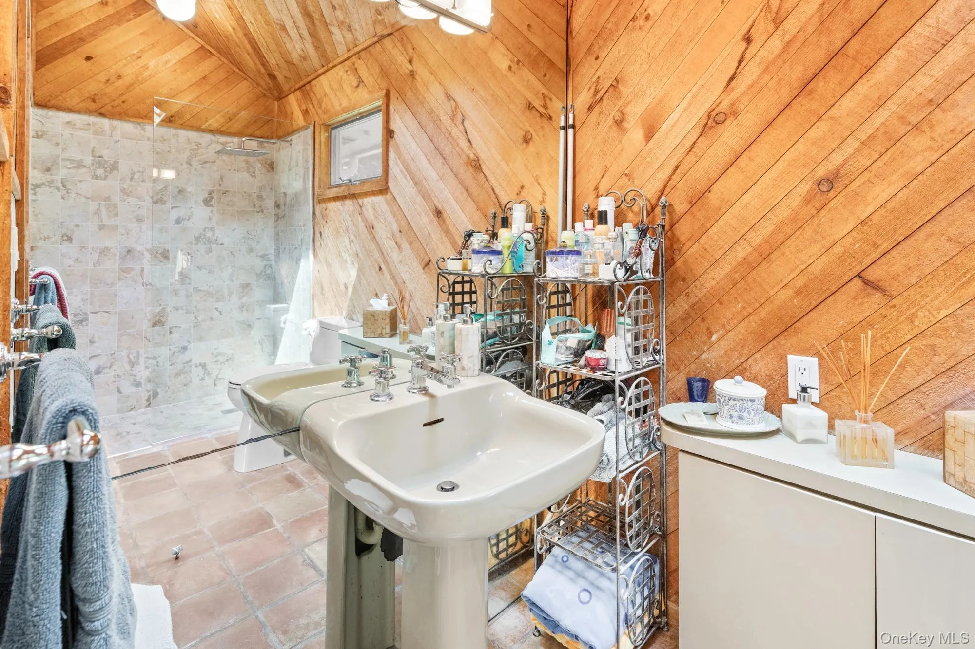 59 Isle Of Wight Road, East Hampton, NY, 3 Bedrooms Bedrooms, 8 Rooms Rooms,2 BathroomsBathrooms,Residential,For Rent,Isle Of Wight,0,1041229 59 Isle Of Wight Road, East Hampton, NY, 3 Bedrooms Bedrooms, 8 Rooms Rooms,2 BathroomsBathrooms,Residential,For Rent,Isle Of Wight,0,1041229
