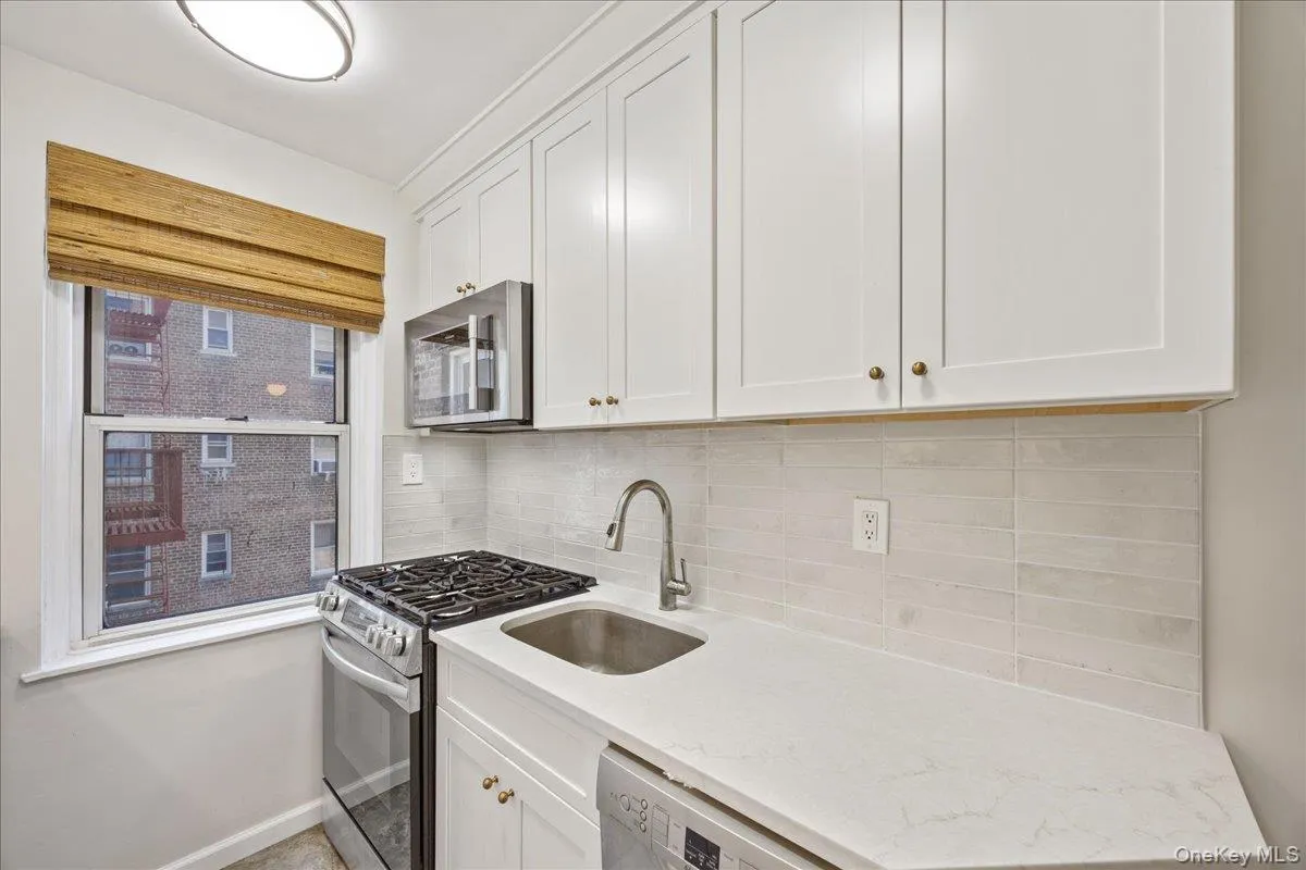 821 Bronx River Road, Yonkers, NY, 1 Bedroom Bedrooms, 4 Rooms Rooms,1 BathroomBathrooms,Residential,For Rent,Bronx River,0,1041232 821 Bronx River Road, Yonkers, NY, 1 Bedroom Bedrooms, 4 Rooms Rooms,1 BathroomBathrooms,Residential,For Rent,Bronx River,0,1041232