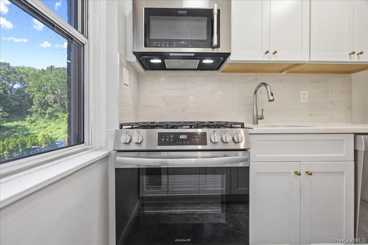 821 Bronx River Road, Yonkers, NY, 1 Bedroom Bedrooms, 4 Rooms Rooms,1 BathroomBathrooms,Residential,For Rent,Bronx River,0,1041232 821 Bronx River Road, Yonkers, NY, 1 Bedroom Bedrooms, 4 Rooms Rooms,1 BathroomBathrooms,Residential,For Rent,Bronx River,0,1041232