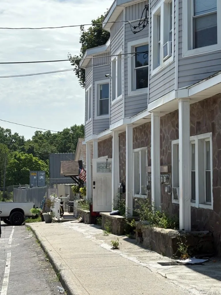 208 Main Street, Montgomery, NY, 1 Bedroom Bedrooms, 3 Rooms Rooms,1 BathroomBathrooms,Residential Lease,For Rent,Main,0,1041235 208 Main Street, Montgomery, NY, 1 Bedroom Bedrooms, 3 Rooms Rooms,1 BathroomBathrooms,Residential Lease,For Rent,Main,0,1041235