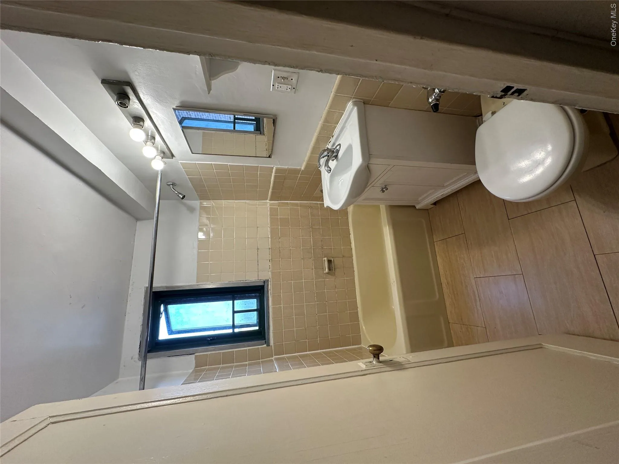 1579 Metropolitan Avenue, New York, NY, 2 Bedrooms Bedrooms, 5 Rooms Rooms,1 BathroomBathrooms,Residential,For Rent,Metropolitan,0,1041237 1579 Metropolitan Avenue, New York, NY, 2 Bedrooms Bedrooms, 5 Rooms Rooms,1 BathroomBathrooms,Residential,For Rent,Metropolitan,0,1041237