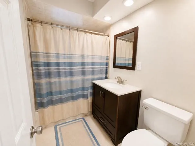 32 Robinson Avenue, Brookhaven, NY, 3 Bedrooms Bedrooms, 5 Rooms Rooms,1 BathroomBathrooms,Residential,For Rent,Robinson,0,1041239 32 Robinson Avenue, Brookhaven, NY, 3 Bedrooms Bedrooms, 5 Rooms Rooms,1 BathroomBathrooms,Residential,For Rent,Robinson,0,1041239