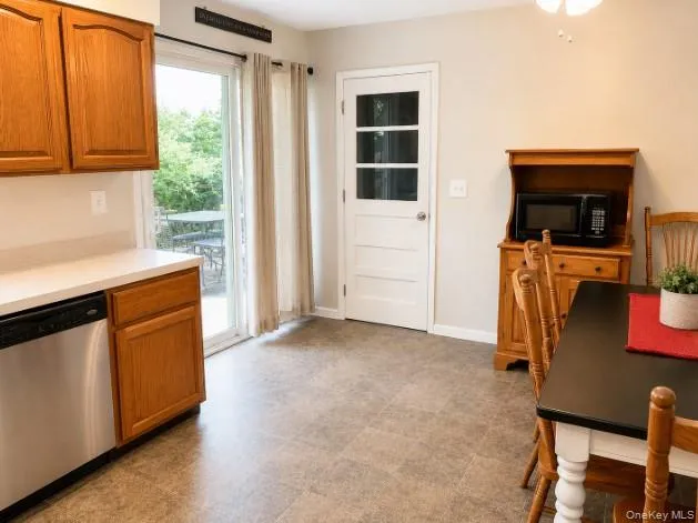 32 Robinson Avenue, Brookhaven, NY, 3 Bedrooms Bedrooms, 5 Rooms Rooms,1 BathroomBathrooms,Residential,For Rent,Robinson,0,1041239 32 Robinson Avenue, Brookhaven, NY, 3 Bedrooms Bedrooms, 5 Rooms Rooms,1 BathroomBathrooms,Residential,For Rent,Robinson,0,1041239