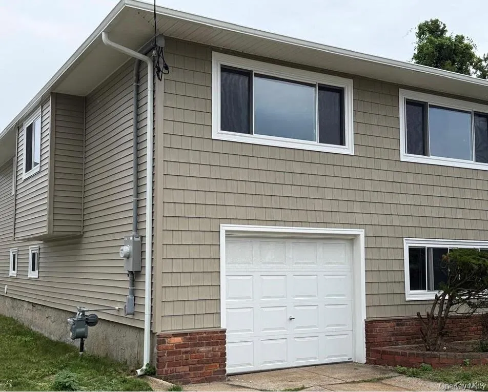 65 Florida Avenue, Hempstead, NY, 1 Bedroom Bedrooms, 9 Rooms Rooms,2 BathroomsBathrooms,Residential Lease,For Rent,Florida,0,1041240 65 Florida Avenue, Hempstead, NY, 1 Bedroom Bedrooms, 9 Rooms Rooms,2 BathroomsBathrooms,Residential Lease,For Rent,Florida,0,1041240