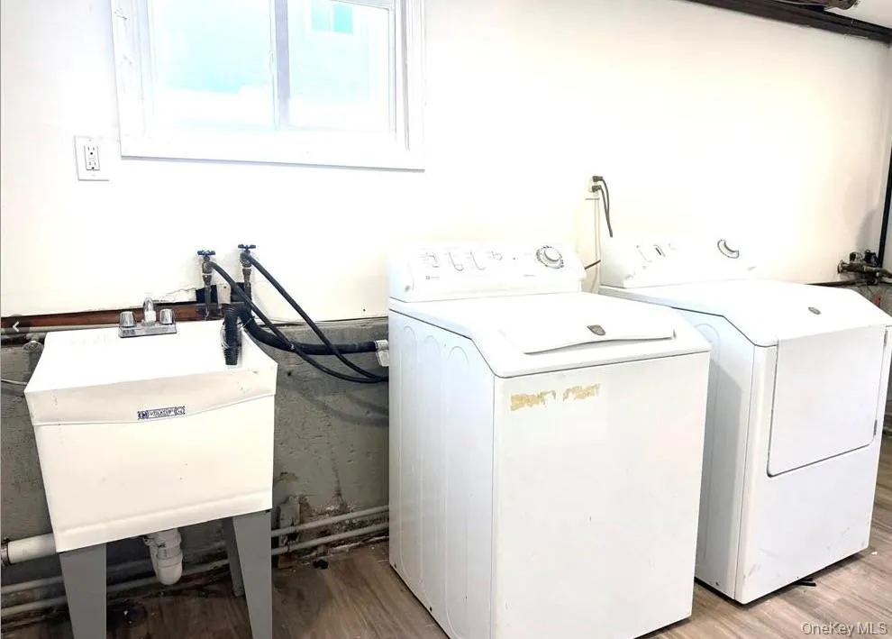 65 Florida Avenue, Hempstead, NY, 1 Bedroom Bedrooms, 9 Rooms Rooms,2 BathroomsBathrooms,Residential Lease,For Rent,Florida,0,1041240 65 Florida Avenue, Hempstead, NY, 1 Bedroom Bedrooms, 9 Rooms Rooms,2 BathroomsBathrooms,Residential Lease,For Rent,Florida,0,1041240