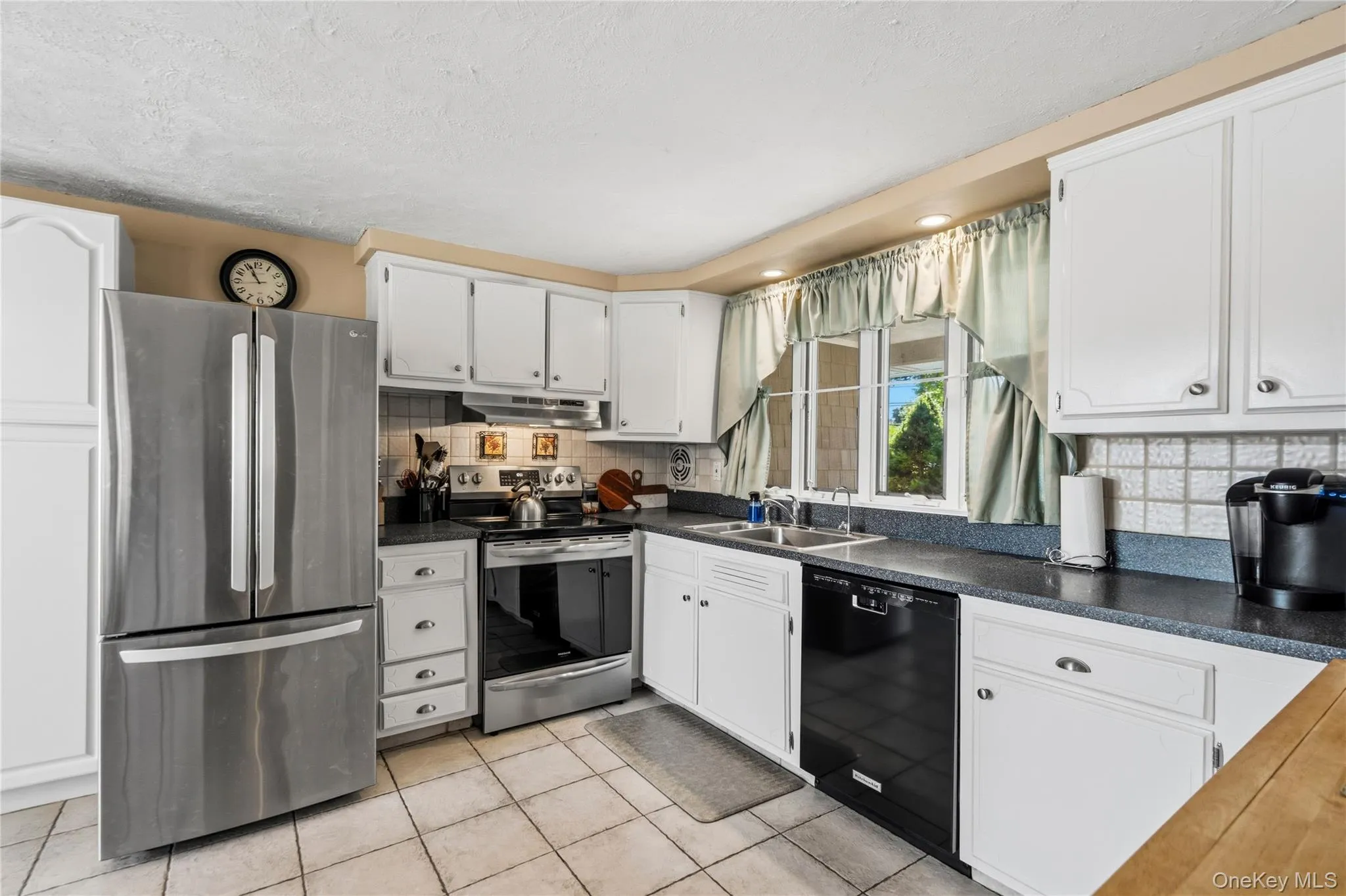 120 Budenos Drive, Islip, NY, 3 Bedrooms Bedrooms, 6 Rooms Rooms,1 BathroomBathrooms,Residential,For Rent,Budenos,0,1041248 120 Budenos Drive, Islip, NY, 3 Bedrooms Bedrooms, 6 Rooms Rooms,1 BathroomBathrooms,Residential,For Rent,Budenos,0,1041248
