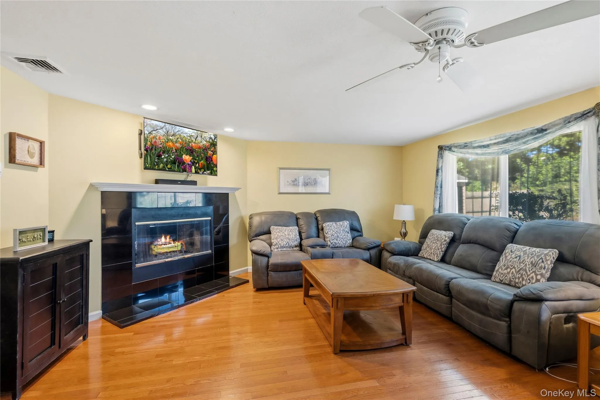 120 Budenos Drive, Islip, NY, 3 Bedrooms Bedrooms, 6 Rooms Rooms,1 BathroomBathrooms,Residential,For Rent,Budenos,0,1041248 120 Budenos Drive, Islip, NY, 3 Bedrooms Bedrooms, 6 Rooms Rooms,1 BathroomBathrooms,Residential,For Rent,Budenos,0,1041248