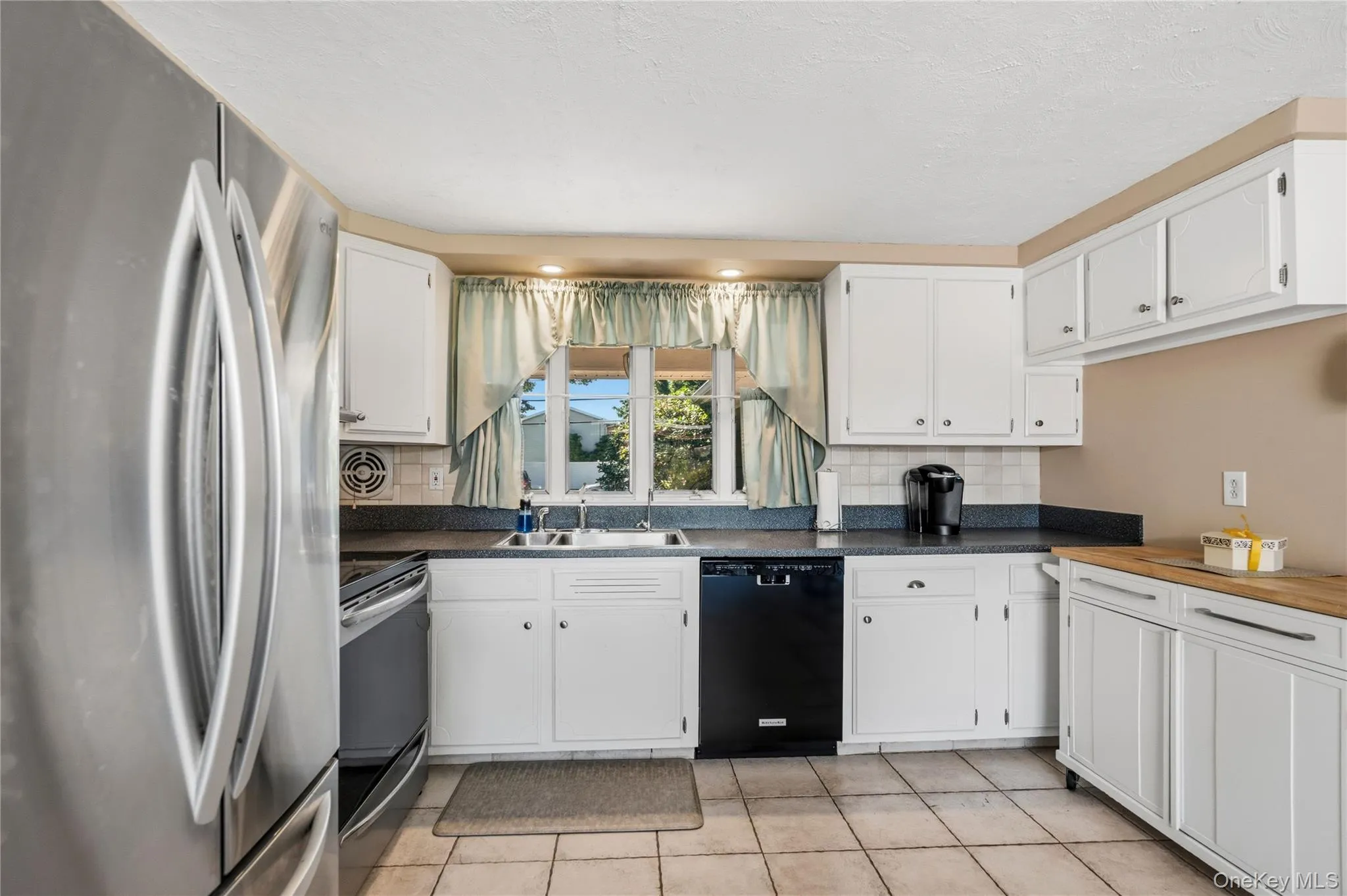 120 Budenos Drive, Islip, NY, 3 Bedrooms Bedrooms, 6 Rooms Rooms,1 BathroomBathrooms,Residential,For Rent,Budenos,0,1041248 120 Budenos Drive, Islip, NY, 3 Bedrooms Bedrooms, 6 Rooms Rooms,1 BathroomBathrooms,Residential,For Rent,Budenos,0,1041248