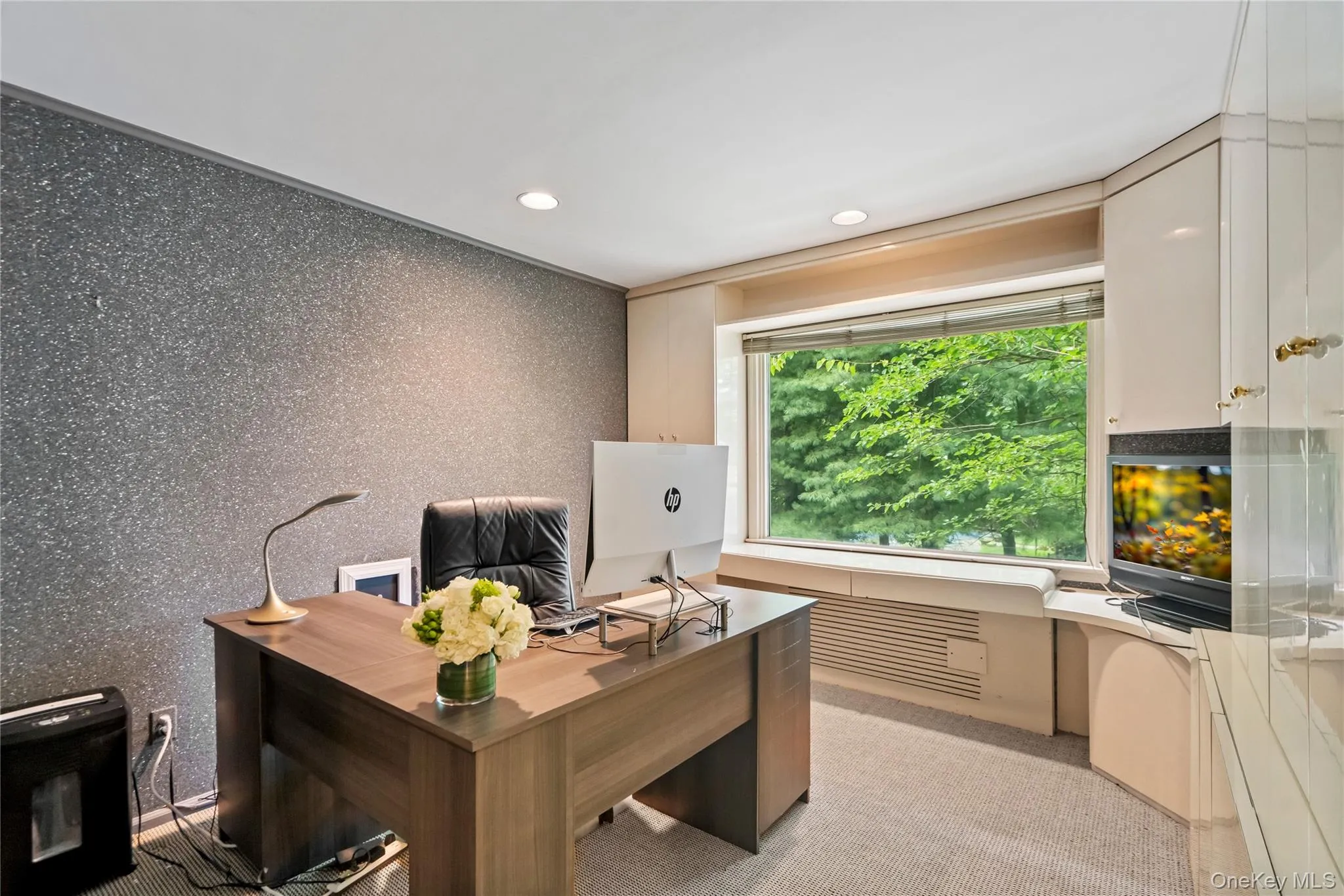 bedroom/office bedroom/office