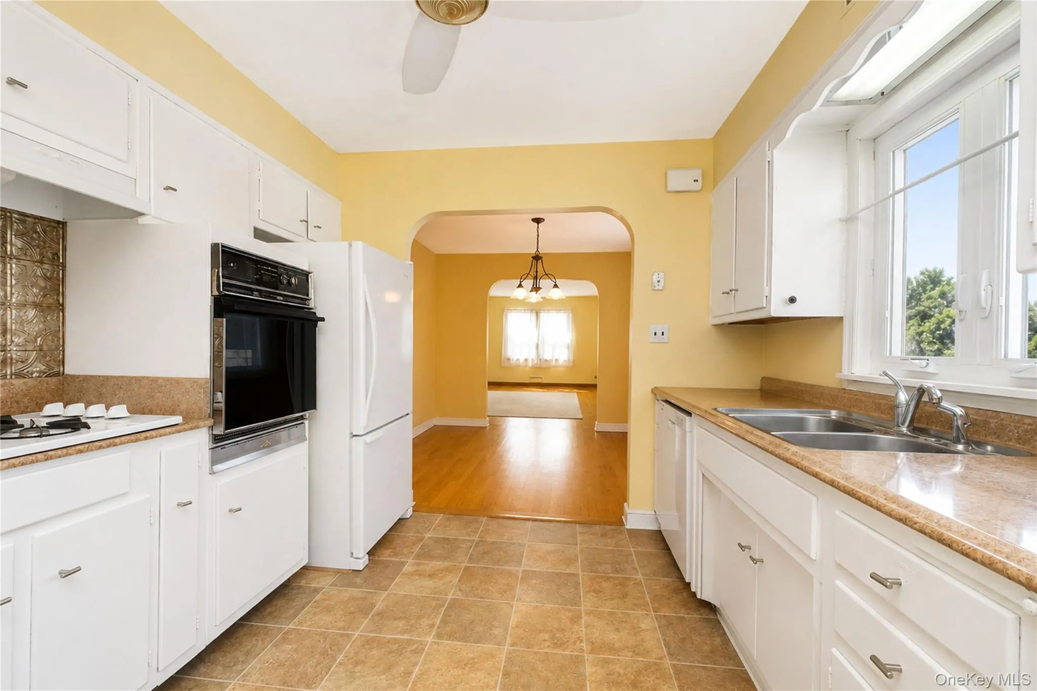 3895 Amboy Road, New York, NY, 2 Bedrooms Bedrooms, 5 Rooms Rooms,1 BathroomBathrooms,Residential,For Rent,Amboy,0,1041255 3895 Amboy Road, New York, NY, 2 Bedrooms Bedrooms, 5 Rooms Rooms,1 BathroomBathrooms,Residential,For Rent,Amboy,0,1041255