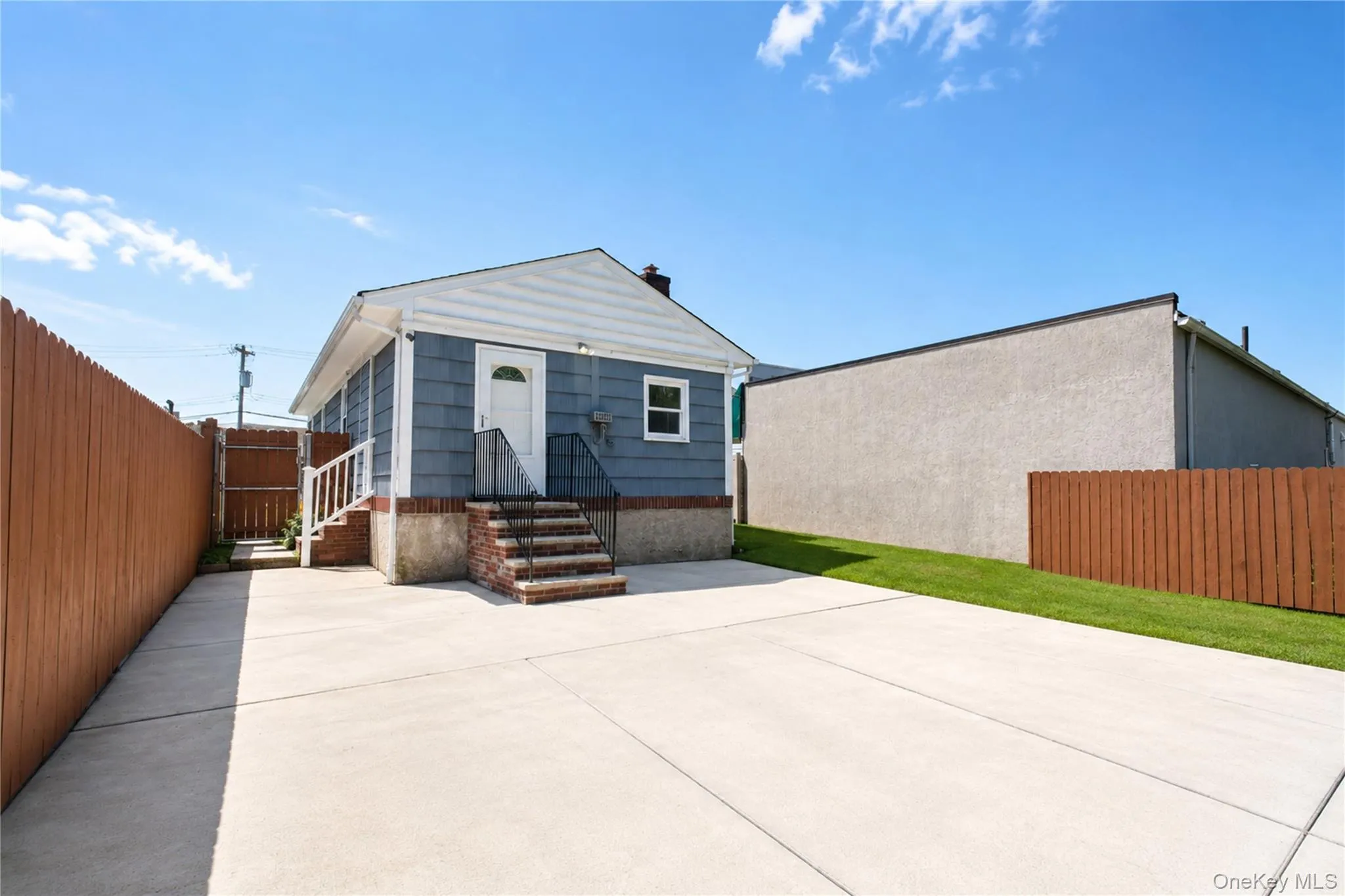 3895 Amboy Road, New York, NY, 2 Bedrooms Bedrooms, 5 Rooms Rooms,1 BathroomBathrooms,Residential,For Rent,Amboy,0,1041255 3895 Amboy Road, New York, NY, 2 Bedrooms Bedrooms, 5 Rooms Rooms,1 BathroomBathrooms,Residential,For Rent,Amboy,0,1041255