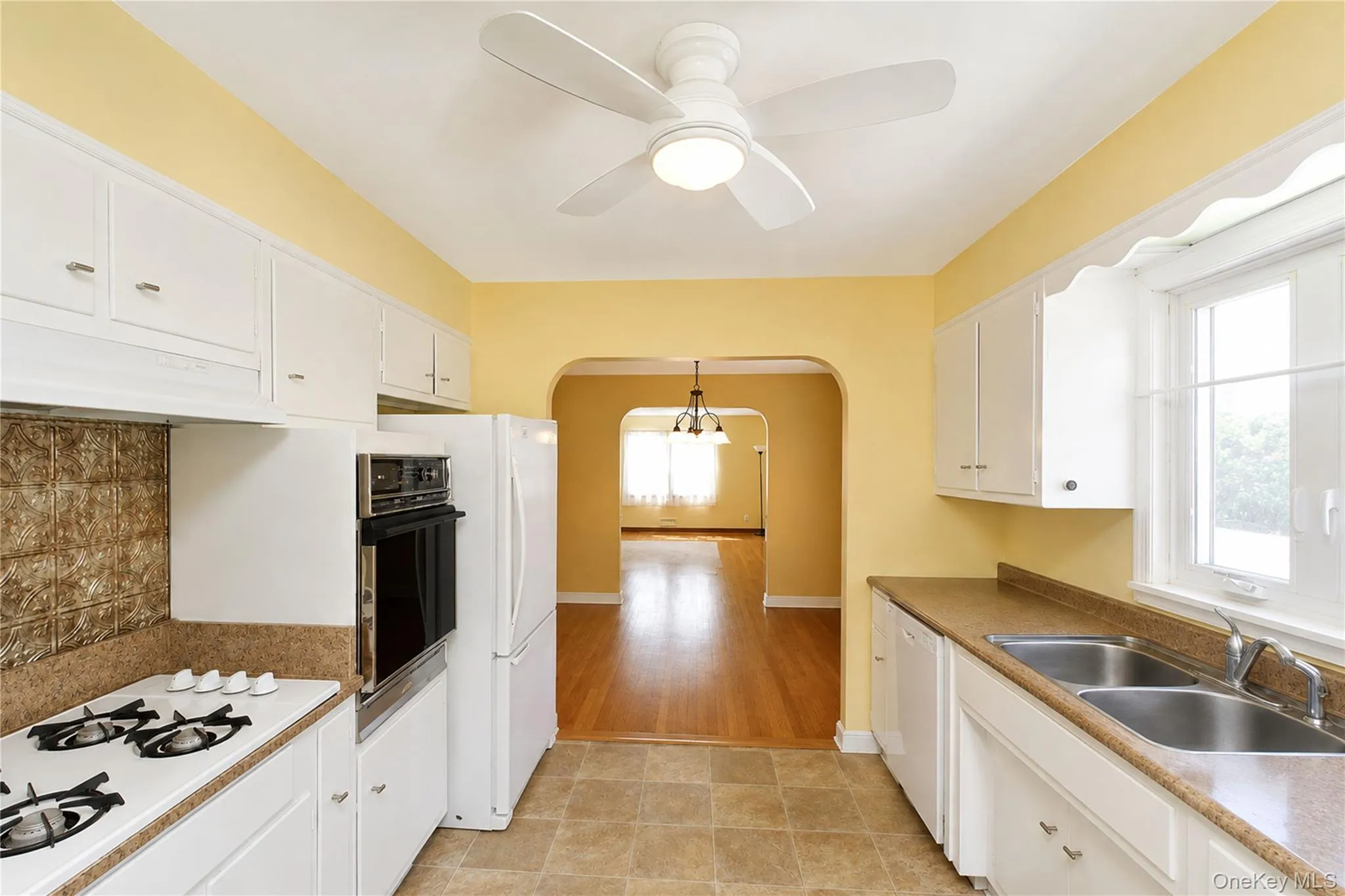 3895 Amboy Road, New York, NY, 2 Bedrooms Bedrooms, 5 Rooms Rooms,1 BathroomBathrooms,Residential,For Rent,Amboy,0,1041255 3895 Amboy Road, New York, NY, 2 Bedrooms Bedrooms, 5 Rooms Rooms,1 BathroomBathrooms,Residential,For Rent,Amboy,0,1041255