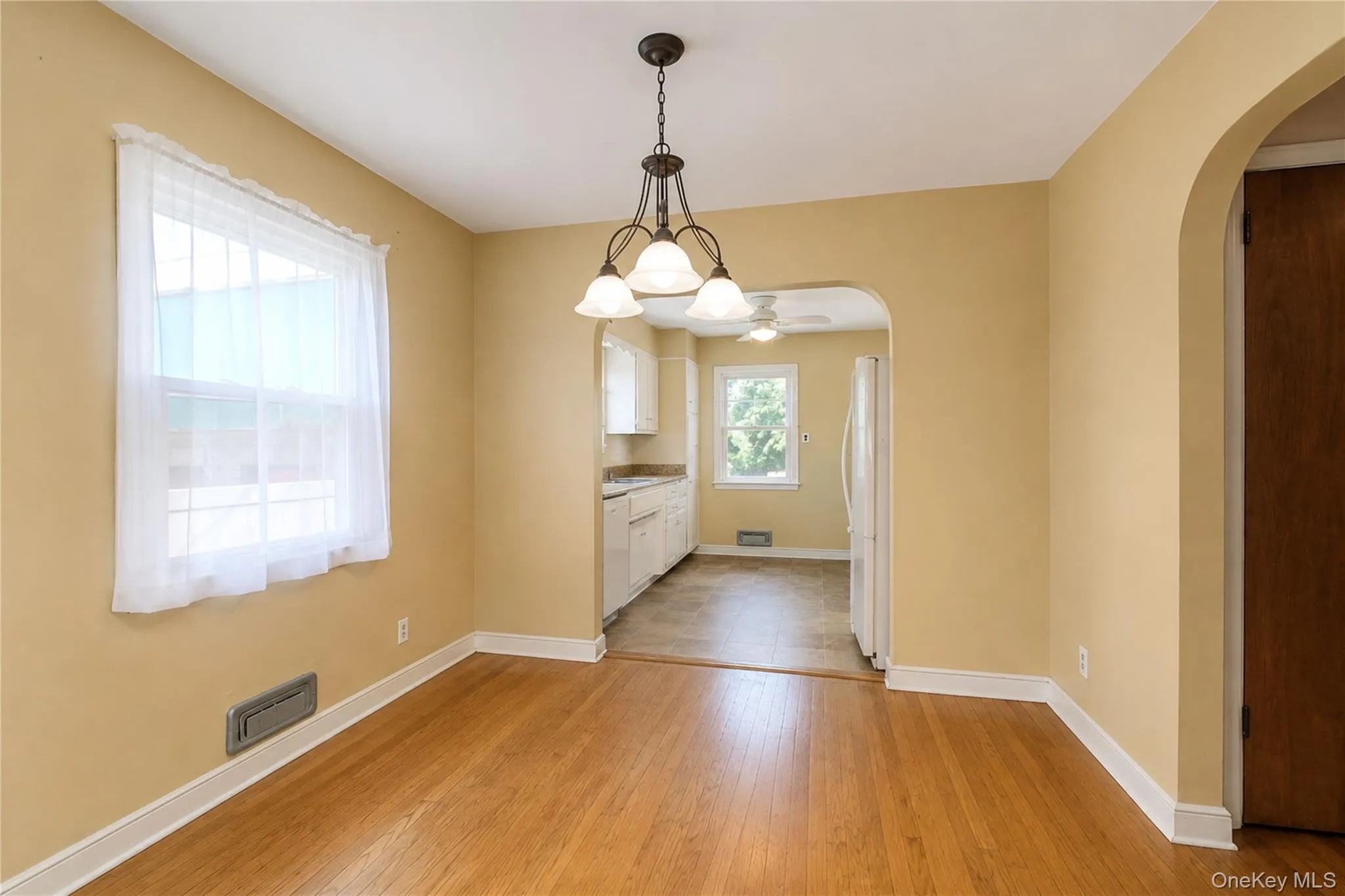 3895 Amboy Road, New York, NY, 2 Bedrooms Bedrooms, 5 Rooms Rooms,1 BathroomBathrooms,Residential,For Rent,Amboy,0,1041255 3895 Amboy Road, New York, NY, 2 Bedrooms Bedrooms, 5 Rooms Rooms,1 BathroomBathrooms,Residential,For Rent,Amboy,0,1041255