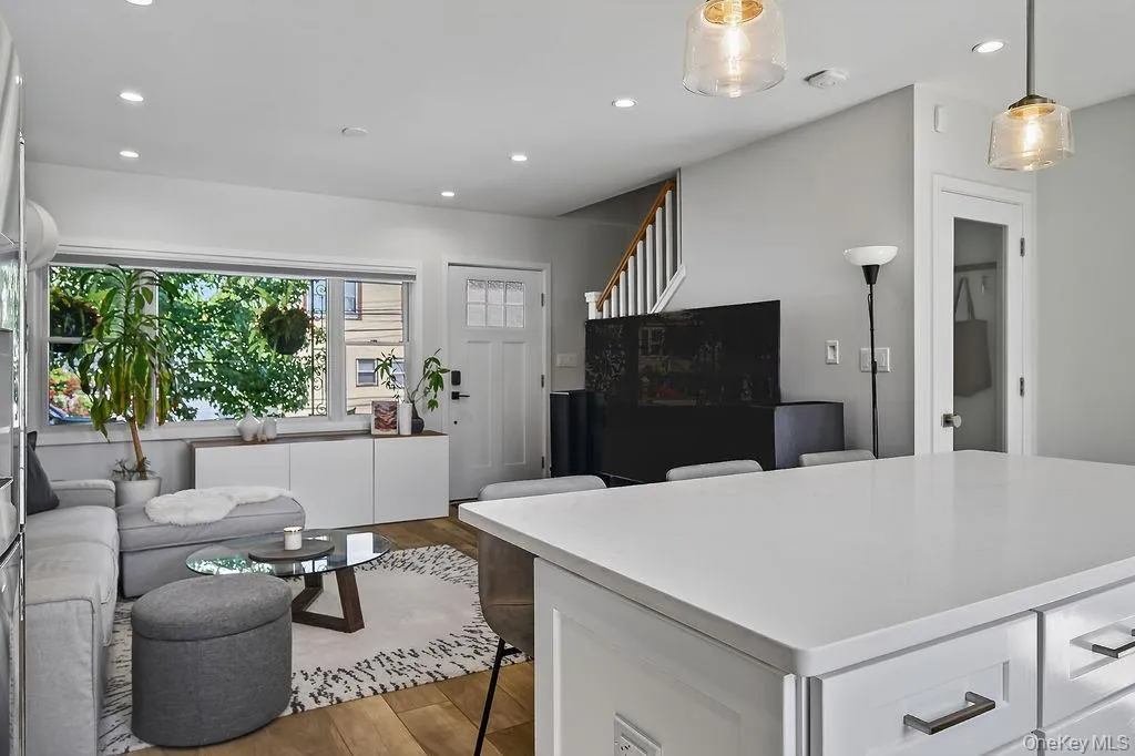 20 5th Street, New Rochelle, NY, 2 Bedrooms Bedrooms, 6 Rooms Rooms,2 BathroomsBathrooms,Residential,For Rent,5th,0,1041257 20 5th Street, New Rochelle, NY, 2 Bedrooms Bedrooms, 6 Rooms Rooms,2 BathroomsBathrooms,Residential,For Rent,5th,0,1041257