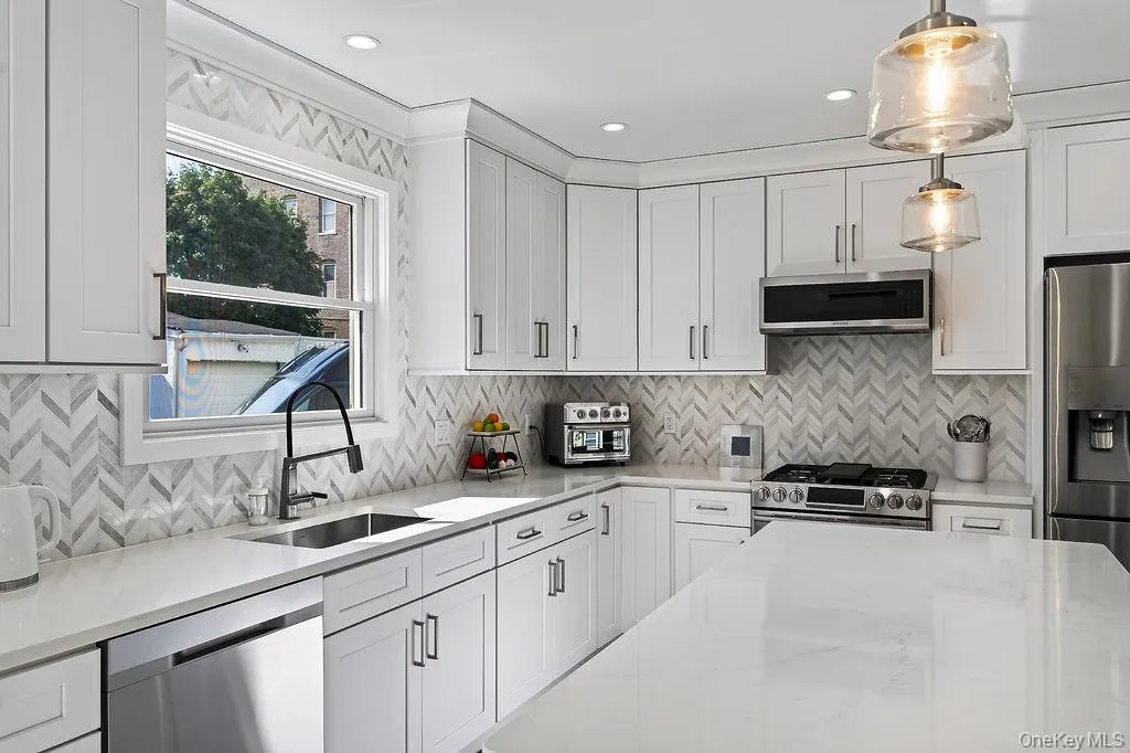 20 5th Street, New Rochelle, NY, 2 Bedrooms Bedrooms, 6 Rooms Rooms,2 BathroomsBathrooms,Residential,For Rent,5th,0,1041257 20 5th Street, New Rochelle, NY, 2 Bedrooms Bedrooms, 6 Rooms Rooms,2 BathroomsBathrooms,Residential,For Rent,5th,0,1041257