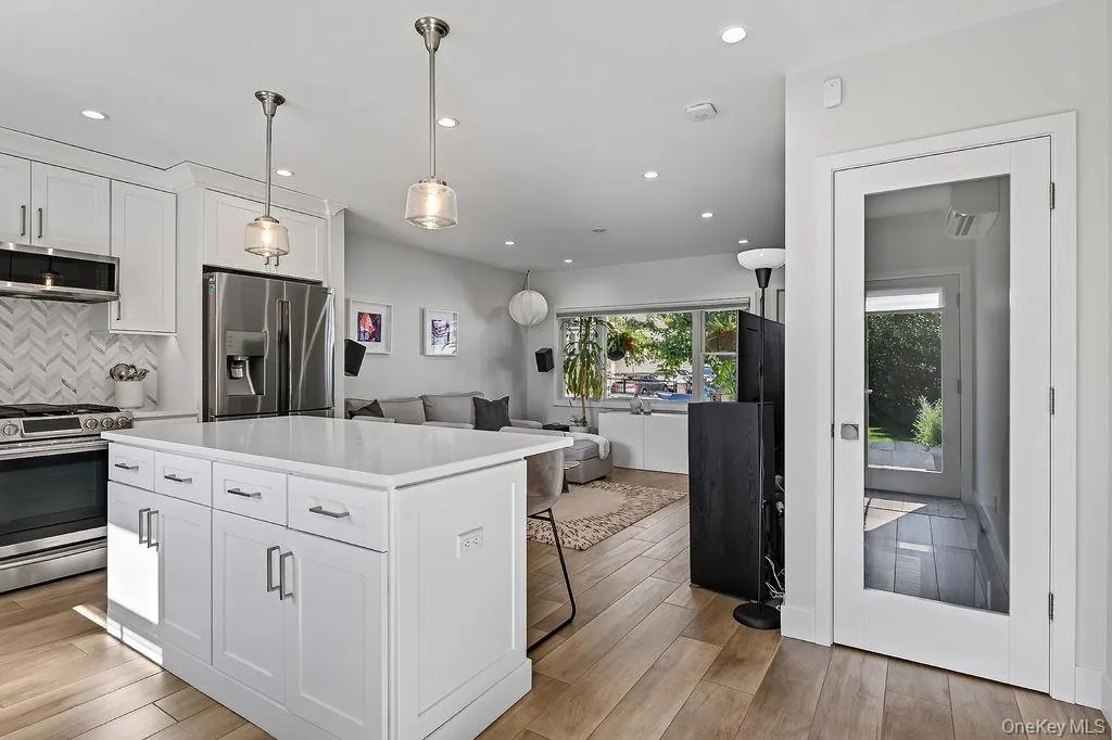20 5th Street, New Rochelle, NY, 2 Bedrooms Bedrooms, 6 Rooms Rooms,2 BathroomsBathrooms,Residential,For Rent,5th,0,1041257 20 5th Street, New Rochelle, NY, 2 Bedrooms Bedrooms, 6 Rooms Rooms,2 BathroomsBathrooms,Residential,For Rent,5th,0,1041257