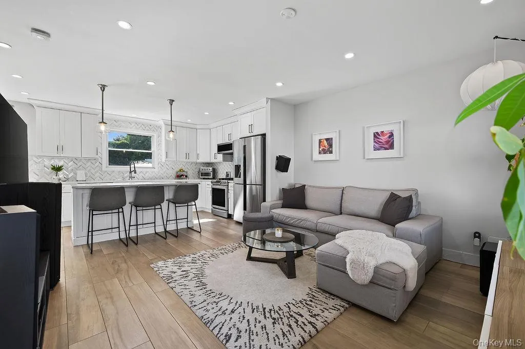 20 5th Street, New Rochelle, NY, 2 Bedrooms Bedrooms, 6 Rooms Rooms,2 BathroomsBathrooms,Residential,For Rent,5th,0,1041257 20 5th Street, New Rochelle, NY, 2 Bedrooms Bedrooms, 6 Rooms Rooms,2 BathroomsBathrooms,Residential,For Rent,5th,0,1041257