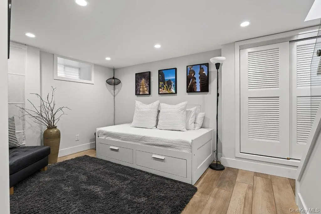20 5th Street, New Rochelle, NY, 2 Bedrooms Bedrooms, 6 Rooms Rooms,2 BathroomsBathrooms,Residential,For Rent,5th,0,1041257 20 5th Street, New Rochelle, NY, 2 Bedrooms Bedrooms, 6 Rooms Rooms,2 BathroomsBathrooms,Residential,For Rent,5th,0,1041257