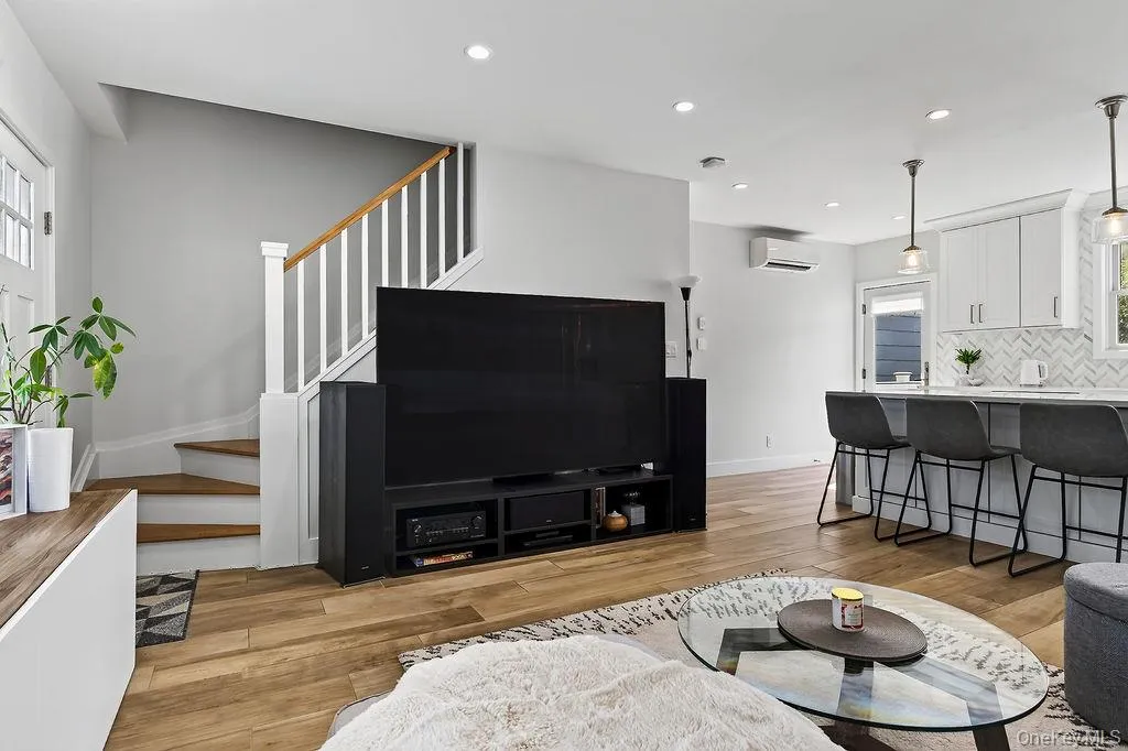 20 5th Street, New Rochelle, NY, 2 Bedrooms Bedrooms, 6 Rooms Rooms,2 BathroomsBathrooms,Residential,For Rent,5th,0,1041257 20 5th Street, New Rochelle, NY, 2 Bedrooms Bedrooms, 6 Rooms Rooms,2 BathroomsBathrooms,Residential,For Rent,5th,0,1041257