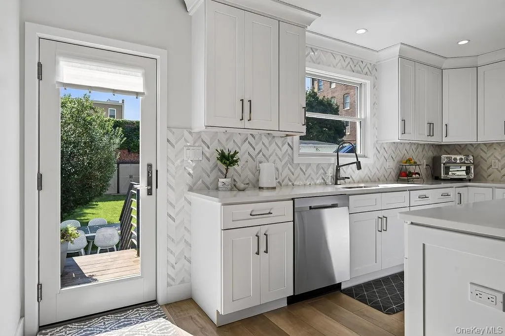 20 5th Street, New Rochelle, NY, 2 Bedrooms Bedrooms, 6 Rooms Rooms,2 BathroomsBathrooms,Residential,For Rent,5th,0,1041257 20 5th Street, New Rochelle, NY, 2 Bedrooms Bedrooms, 6 Rooms Rooms,2 BathroomsBathrooms,Residential,For Rent,5th,0,1041257