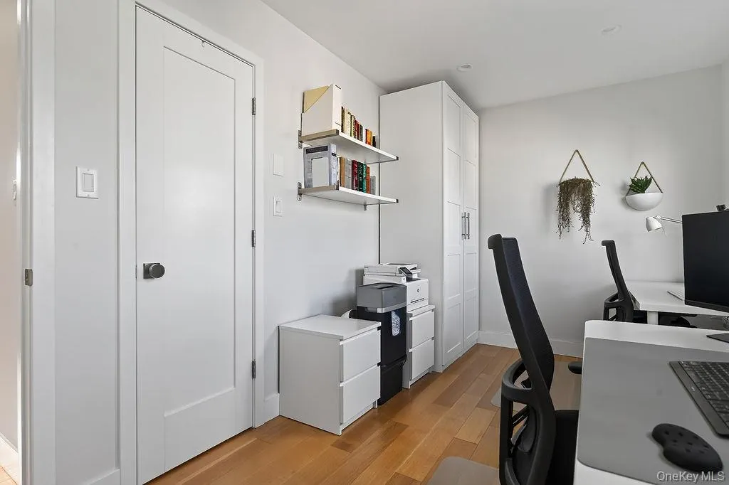 20 5th Street, New Rochelle, NY, 2 Bedrooms Bedrooms, 6 Rooms Rooms,2 BathroomsBathrooms,Residential,For Rent,5th,0,1041257 20 5th Street, New Rochelle, NY, 2 Bedrooms Bedrooms, 6 Rooms Rooms,2 BathroomsBathrooms,Residential,For Rent,5th,0,1041257