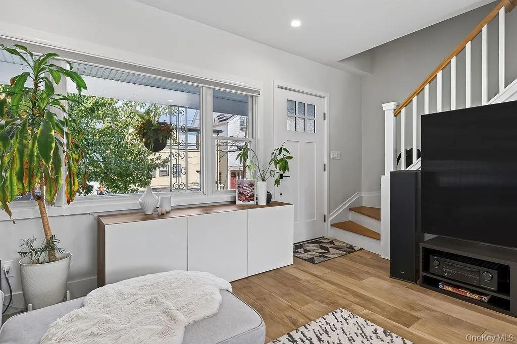 20 5th Street, New Rochelle, NY, 2 Bedrooms Bedrooms, 6 Rooms Rooms,2 BathroomsBathrooms,Residential,For Rent,5th,0,1041257 20 5th Street, New Rochelle, NY, 2 Bedrooms Bedrooms, 6 Rooms Rooms,2 BathroomsBathrooms,Residential,For Rent,5th,0,1041257