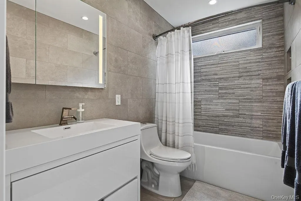 20 5th Street, New Rochelle, NY, 2 Bedrooms Bedrooms, 6 Rooms Rooms,2 BathroomsBathrooms,Residential,For Rent,5th,0,1041257 20 5th Street, New Rochelle, NY, 2 Bedrooms Bedrooms, 6 Rooms Rooms,2 BathroomsBathrooms,Residential,For Rent,5th,0,1041257