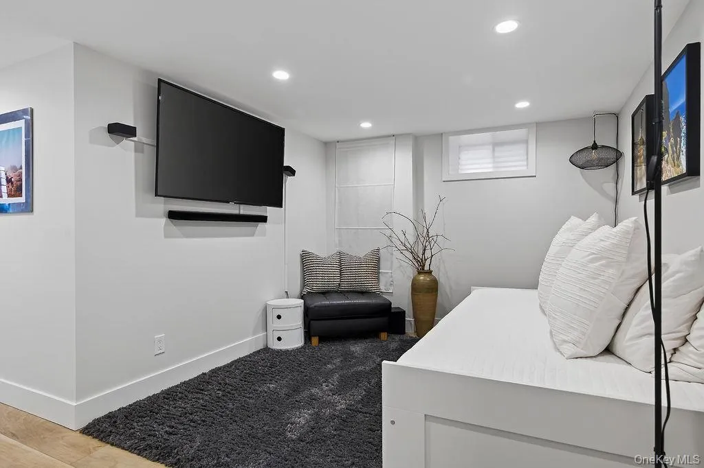 20 5th Street, New Rochelle, NY, 2 Bedrooms Bedrooms, 6 Rooms Rooms,2 BathroomsBathrooms,Residential,For Rent,5th,0,1041257 20 5th Street, New Rochelle, NY, 2 Bedrooms Bedrooms, 6 Rooms Rooms,2 BathroomsBathrooms,Residential,For Rent,5th,0,1041257