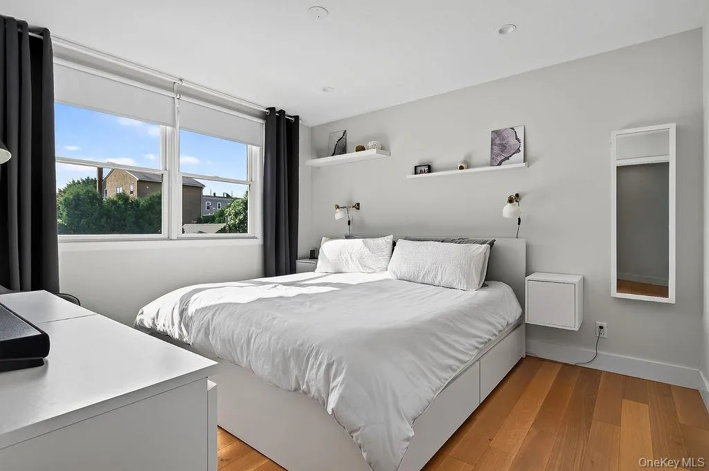 20 5th Street, New Rochelle, NY, 2 Bedrooms Bedrooms, 6 Rooms Rooms,2 BathroomsBathrooms,Residential,For Rent,5th,0,1041257 20 5th Street, New Rochelle, NY, 2 Bedrooms Bedrooms, 6 Rooms Rooms,2 BathroomsBathrooms,Residential,For Rent,5th,0,1041257