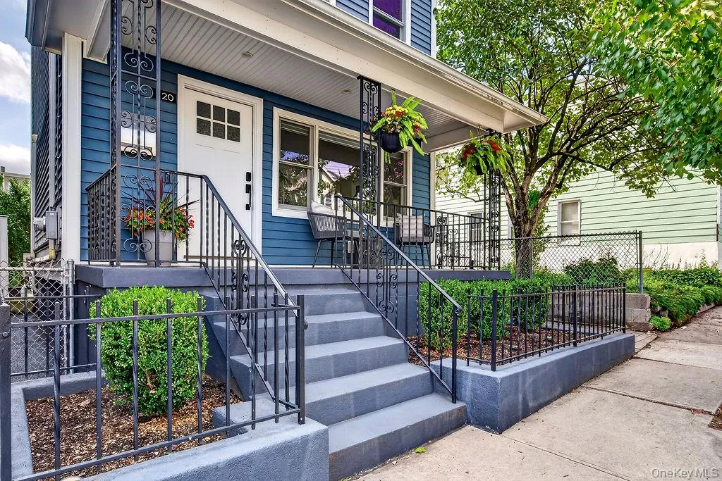 20 5th Street, New Rochelle, NY, 2 Bedrooms Bedrooms, 6 Rooms Rooms,2 BathroomsBathrooms,Residential,For Rent,5th,0,1041257 20 5th Street, New Rochelle, NY, 2 Bedrooms Bedrooms, 6 Rooms Rooms,2 BathroomsBathrooms,Residential,For Rent,5th,0,1041257
