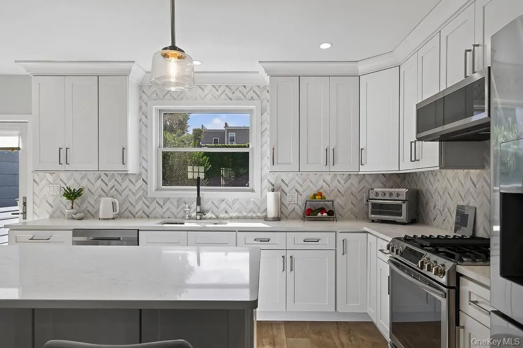 20 5th Street, New Rochelle, NY, 2 Bedrooms Bedrooms, 6 Rooms Rooms,2 BathroomsBathrooms,Residential,For Rent,5th,0,1041257 20 5th Street, New Rochelle, NY, 2 Bedrooms Bedrooms, 6 Rooms Rooms,2 BathroomsBathrooms,Residential,For Rent,5th,0,1041257