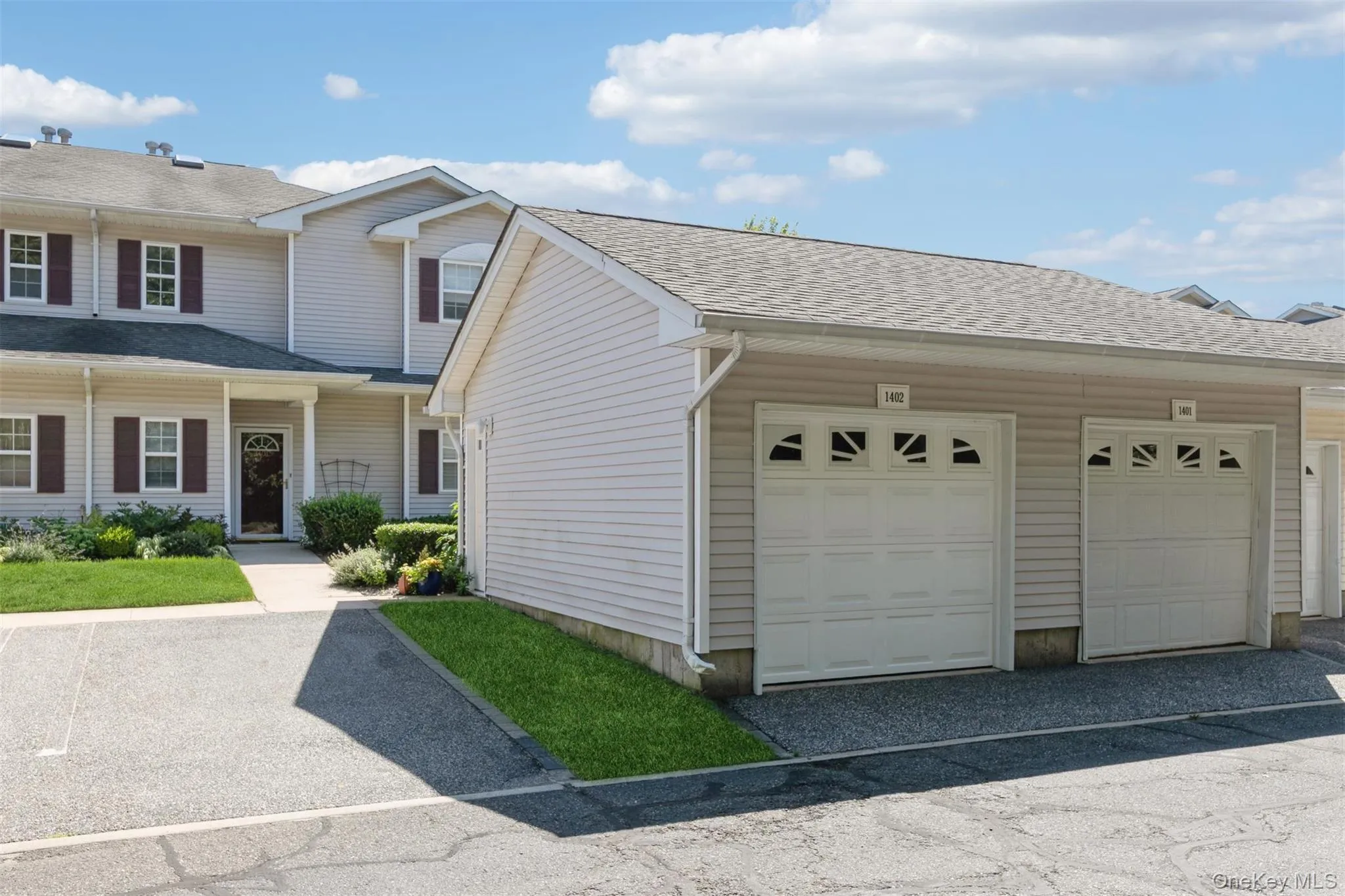 1401 Aerie Way, Southampton, NY, 2 Bedrooms Bedrooms, 6 Rooms Rooms,2 BathroomsBathrooms,Residential,For Rent,Aerie,0,1041260 1401 Aerie Way, Southampton, NY, 2 Bedrooms Bedrooms, 6 Rooms Rooms,2 BathroomsBathrooms,Residential,For Rent,Aerie,0,1041260