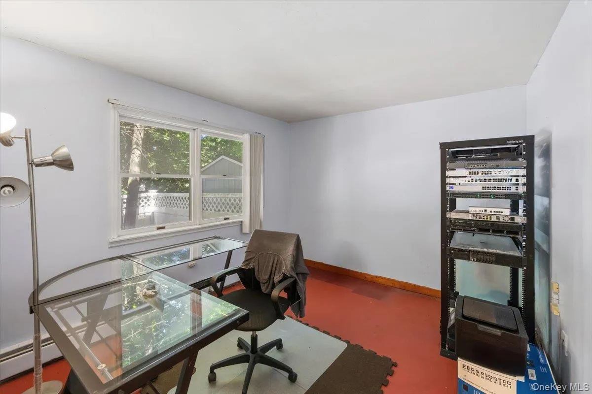 office/bonus room office/bonus room