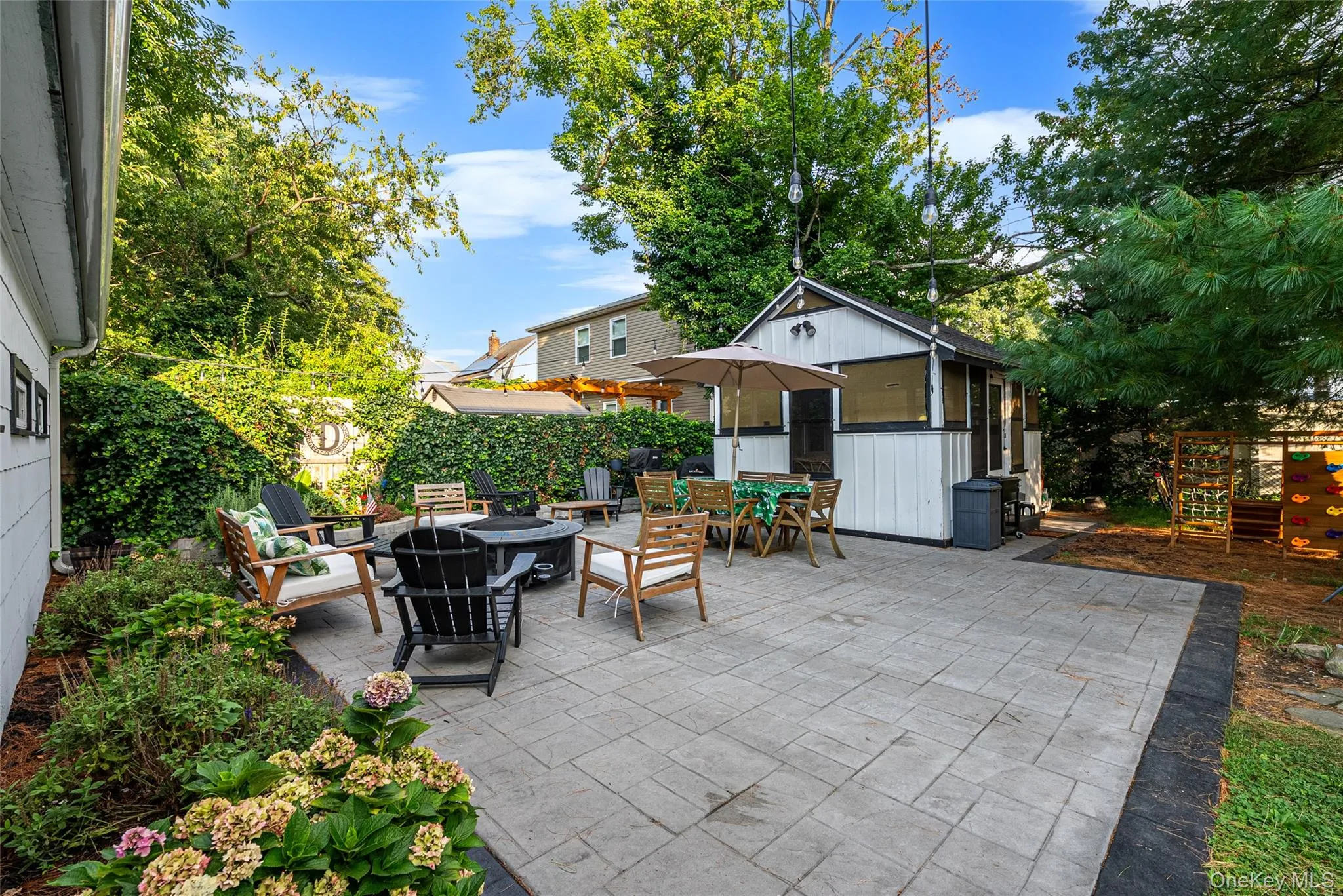 750 Howard Avenue, Babylon, NY, 3 Bedrooms Bedrooms, 7 Rooms Rooms,1 BathroomBathrooms,Residential,For Rent,Howard,0,1041271 750 Howard Avenue, Babylon, NY, 3 Bedrooms Bedrooms, 7 Rooms Rooms,1 BathroomBathrooms,Residential,For Rent,Howard,0,1041271