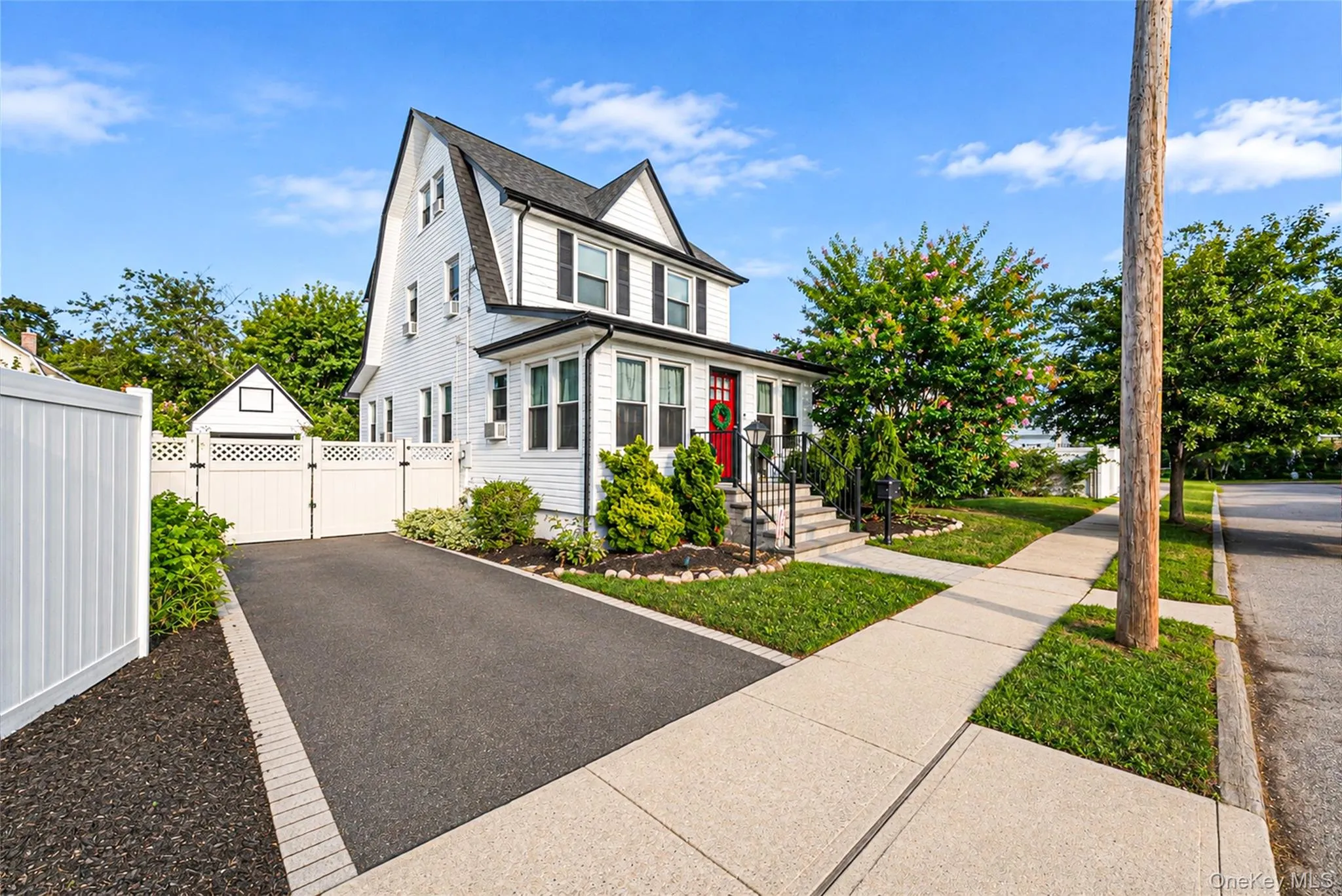 750 Howard Avenue, Babylon, NY, 3 Bedrooms Bedrooms, 7 Rooms Rooms,1 BathroomBathrooms,Residential,For Rent,Howard,0,1041271 750 Howard Avenue, Babylon, NY, 3 Bedrooms Bedrooms, 7 Rooms Rooms,1 BathroomBathrooms,Residential,For Rent,Howard,0,1041271