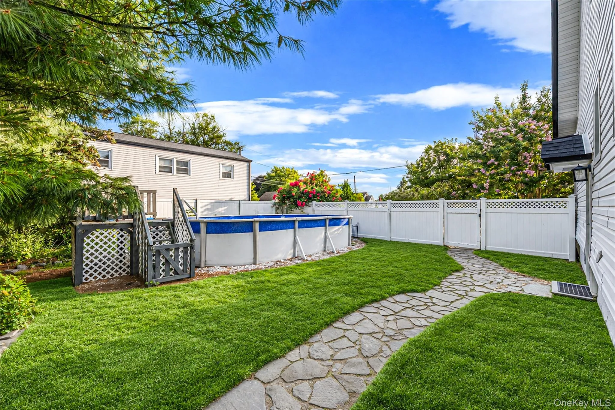 750 Howard Avenue, Babylon, NY, 3 Bedrooms Bedrooms, 7 Rooms Rooms,1 BathroomBathrooms,Residential,For Rent,Howard,0,1041271 750 Howard Avenue, Babylon, NY, 3 Bedrooms Bedrooms, 7 Rooms Rooms,1 BathroomBathrooms,Residential,For Rent,Howard,0,1041271