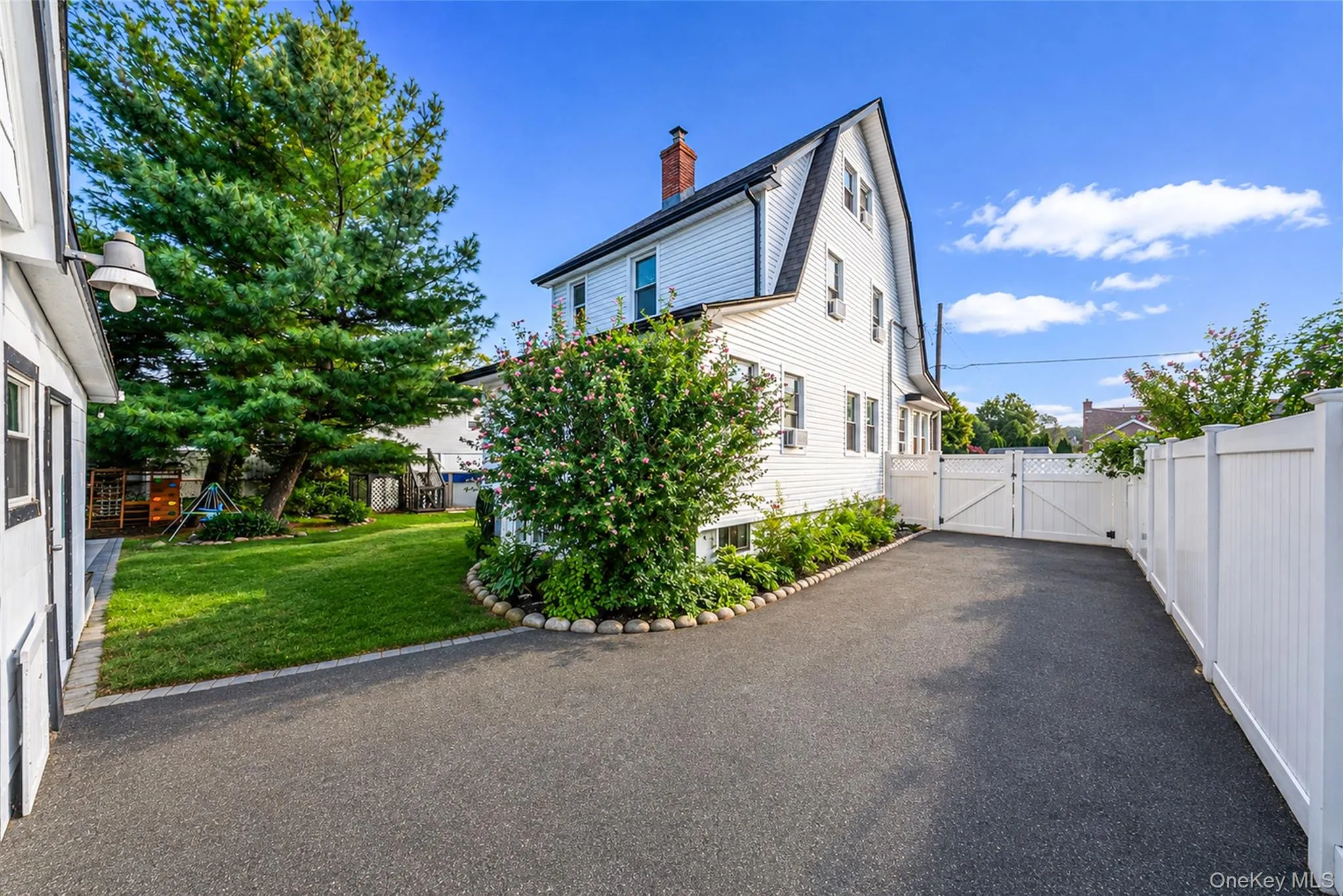 750 Howard Avenue, Babylon, NY, 3 Bedrooms Bedrooms, 7 Rooms Rooms,1 BathroomBathrooms,Residential,For Rent,Howard,0,1041271 750 Howard Avenue, Babylon, NY, 3 Bedrooms Bedrooms, 7 Rooms Rooms,1 BathroomBathrooms,Residential,For Rent,Howard,0,1041271