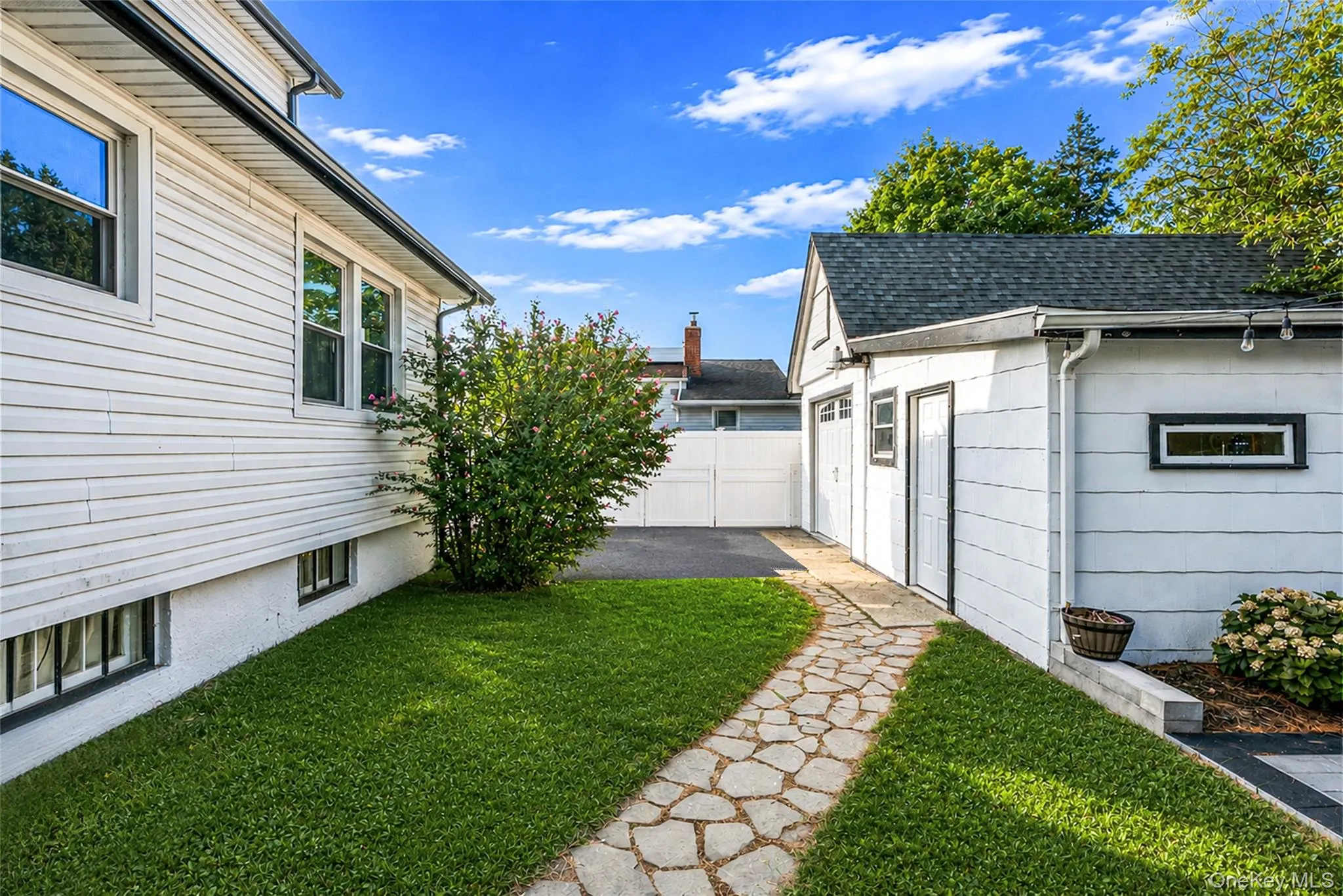 750 Howard Avenue, Babylon, NY, 3 Bedrooms Bedrooms, 7 Rooms Rooms,1 BathroomBathrooms,Residential,For Rent,Howard,0,1041271 750 Howard Avenue, Babylon, NY, 3 Bedrooms Bedrooms, 7 Rooms Rooms,1 BathroomBathrooms,Residential,For Rent,Howard,0,1041271