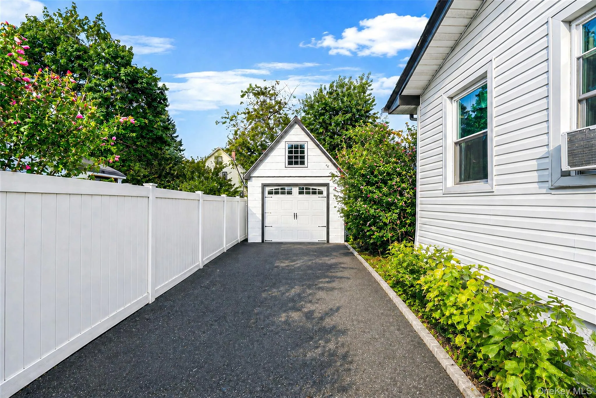 750 Howard Avenue, Babylon, NY, 3 Bedrooms Bedrooms, 7 Rooms Rooms,1 BathroomBathrooms,Residential,For Rent,Howard,0,1041271 750 Howard Avenue, Babylon, NY, 3 Bedrooms Bedrooms, 7 Rooms Rooms,1 BathroomBathrooms,Residential,For Rent,Howard,0,1041271