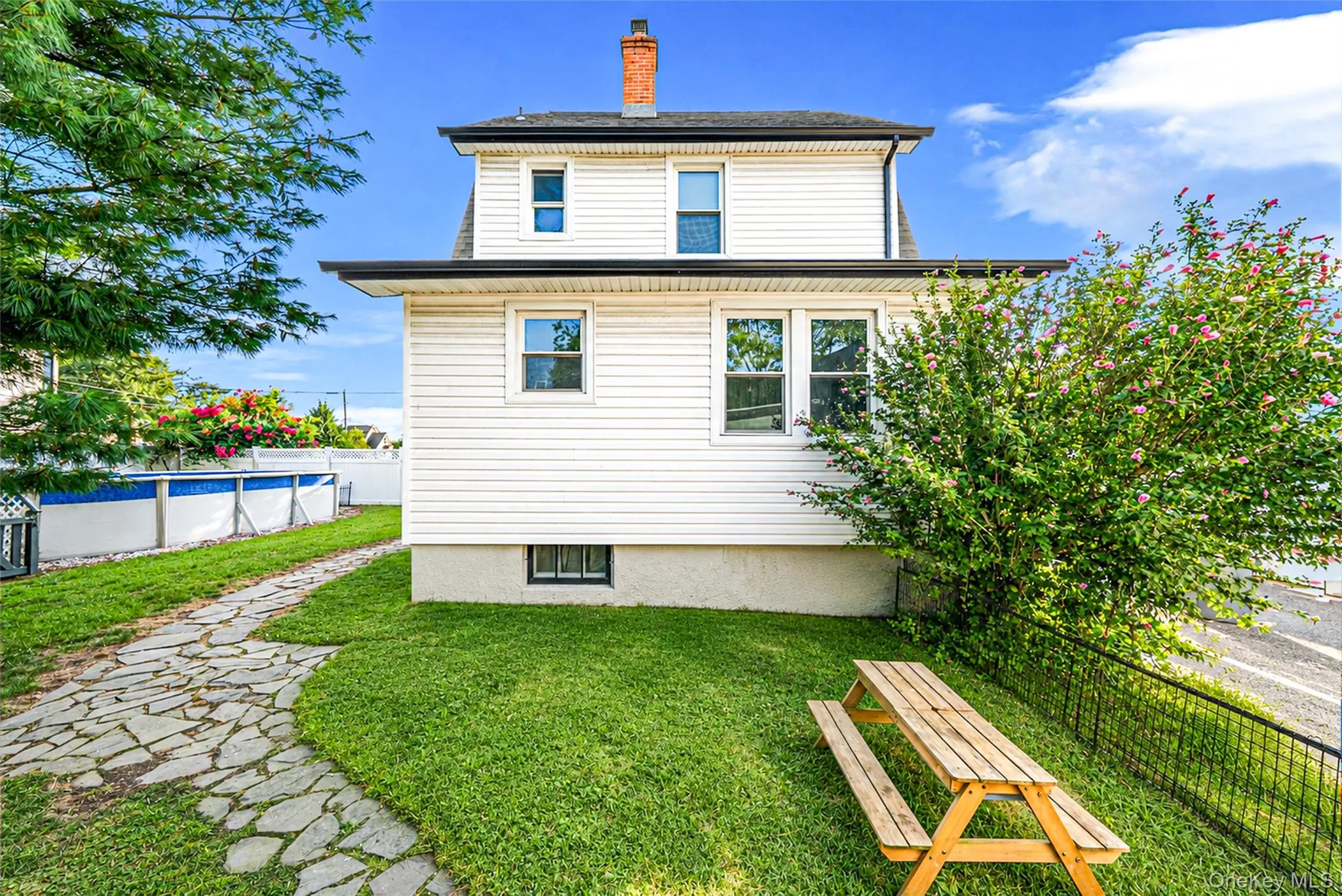 750 Howard Avenue, Babylon, NY, 3 Bedrooms Bedrooms, 7 Rooms Rooms,1 BathroomBathrooms,Residential,For Rent,Howard,0,1041271 750 Howard Avenue, Babylon, NY, 3 Bedrooms Bedrooms, 7 Rooms Rooms,1 BathroomBathrooms,Residential,For Rent,Howard,0,1041271