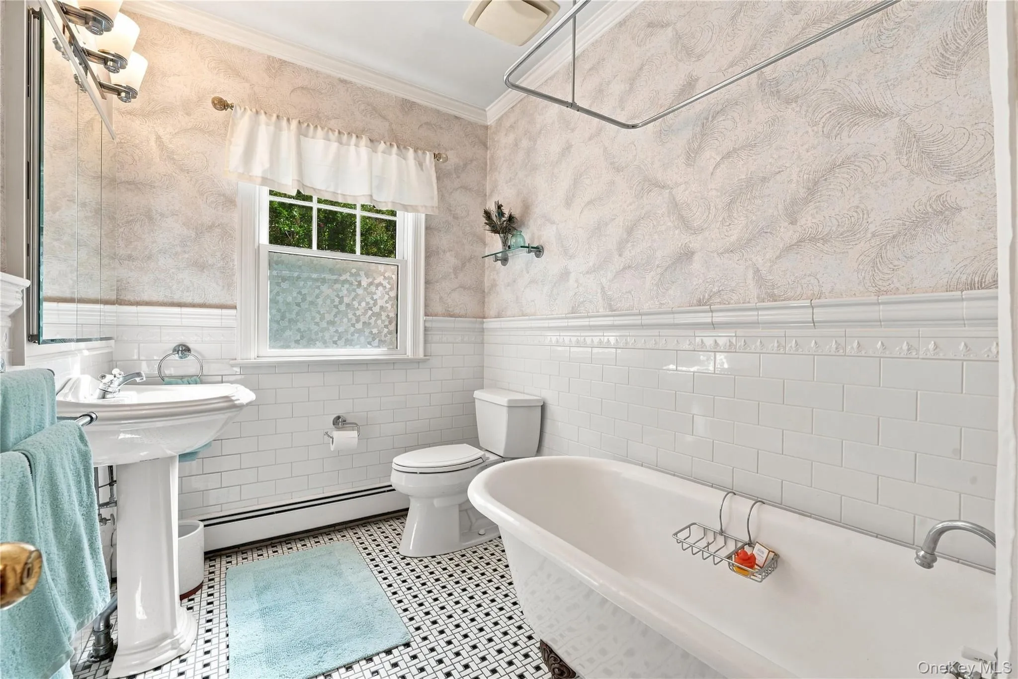 556 Windsor Avenue, Islip, NY, 4 Bedrooms Bedrooms, 9 Rooms Rooms,2 BathroomsBathrooms,Residential,For Rent,Windsor,0,1041275 556 Windsor Avenue, Islip, NY, 4 Bedrooms Bedrooms, 9 Rooms Rooms,2 BathroomsBathrooms,Residential,For Rent,Windsor,0,1041275