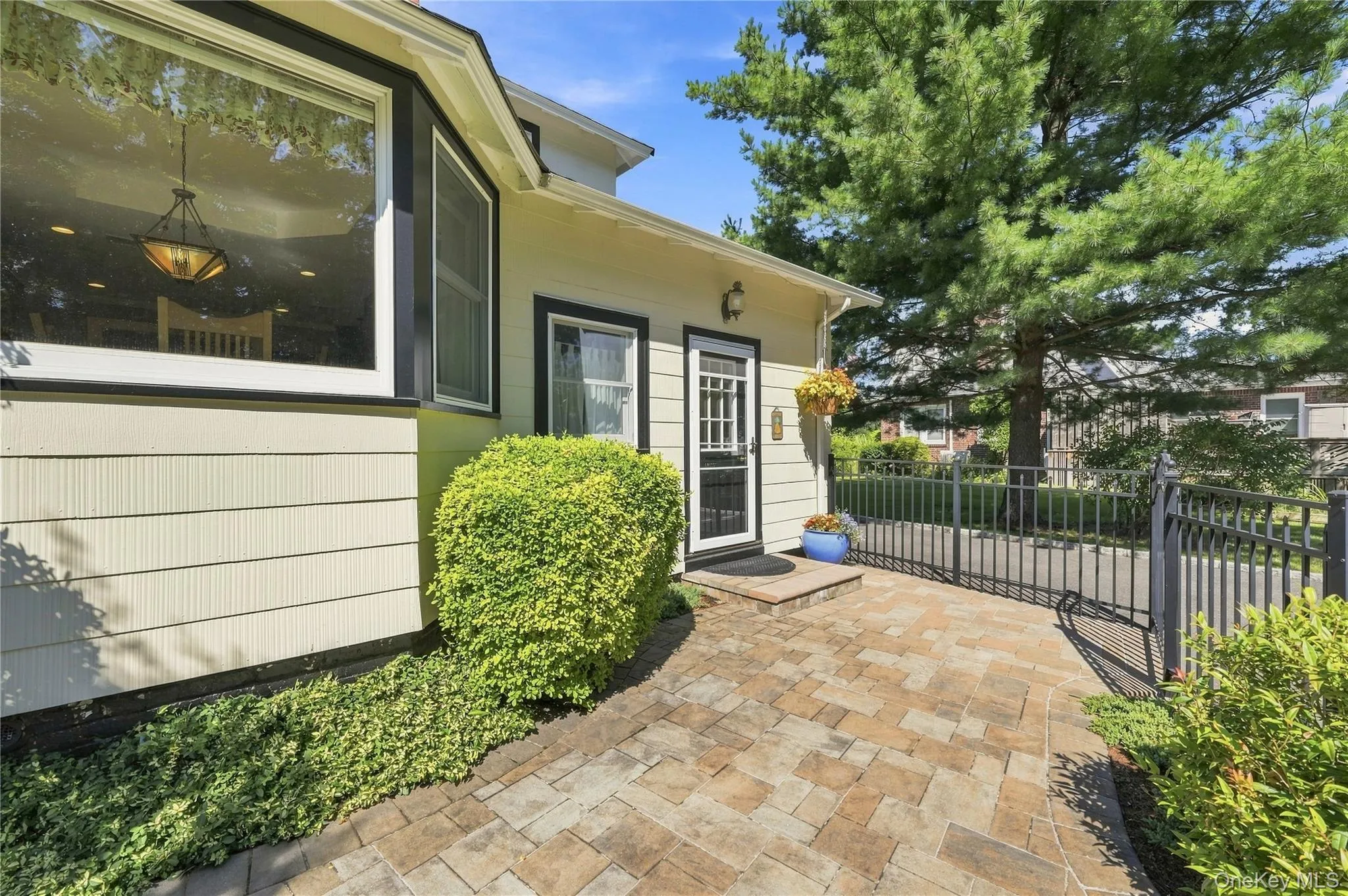 556 Windsor Avenue, Islip, NY, 4 Bedrooms Bedrooms, 9 Rooms Rooms,2 BathroomsBathrooms,Residential,For Rent,Windsor,0,1041275 556 Windsor Avenue, Islip, NY, 4 Bedrooms Bedrooms, 9 Rooms Rooms,2 BathroomsBathrooms,Residential,For Rent,Windsor,0,1041275